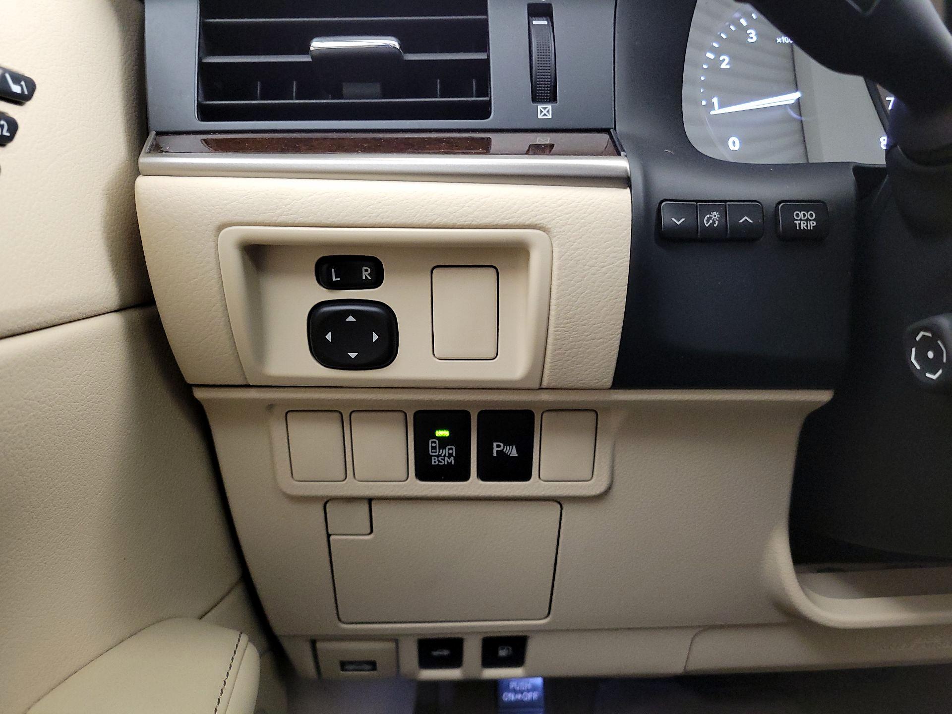 Thumbnail: 2014 Lexus ES - 13
