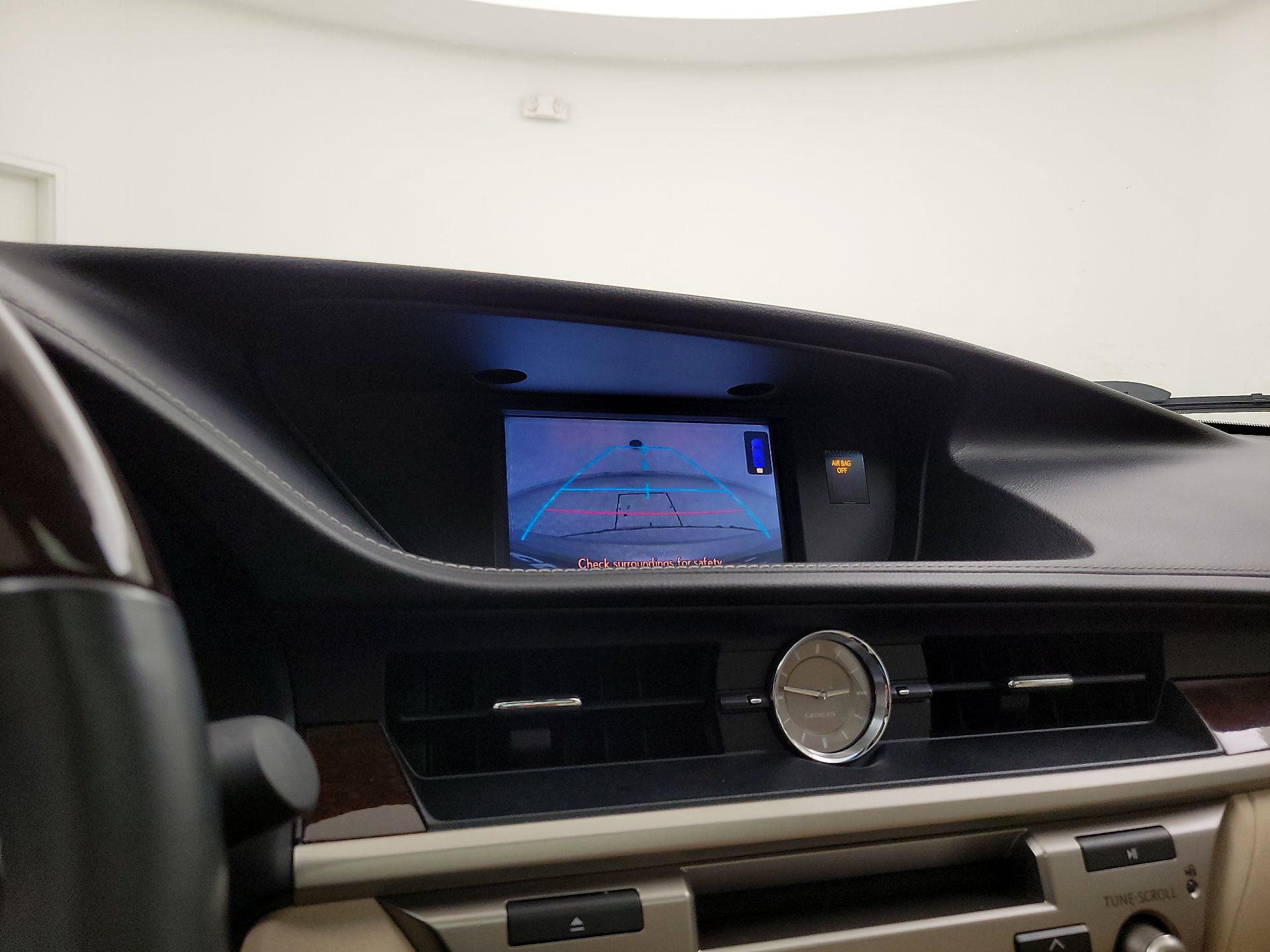Thumbnail: 2014 Lexus ES - 14