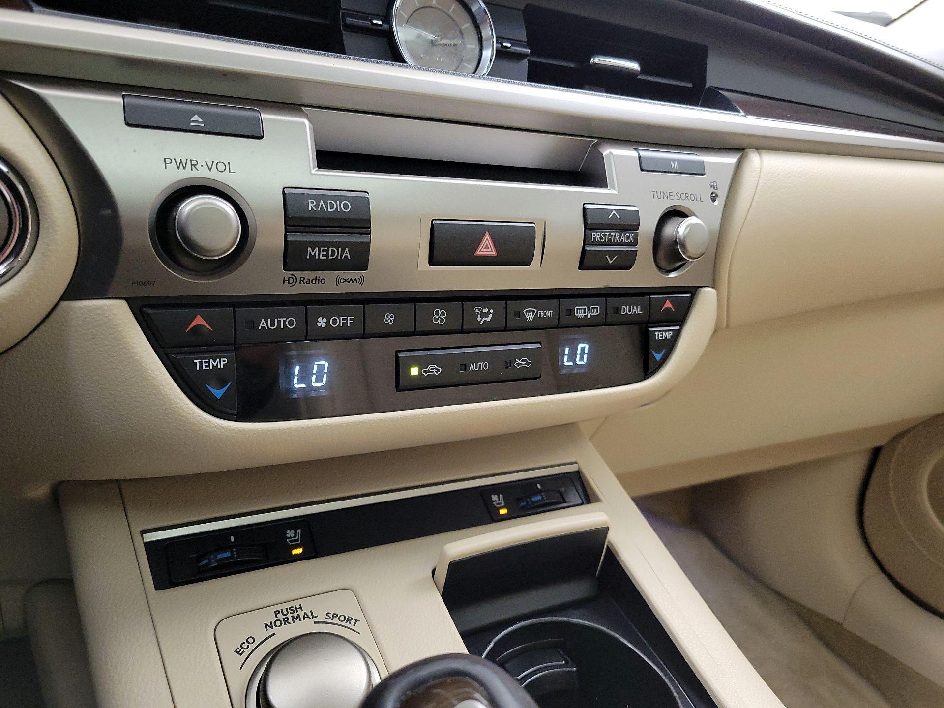 Thumbnail: 2014 Lexus ES - 16