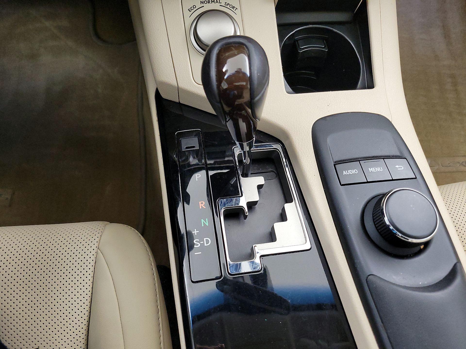 Thumbnail: 2014 Lexus ES - 17