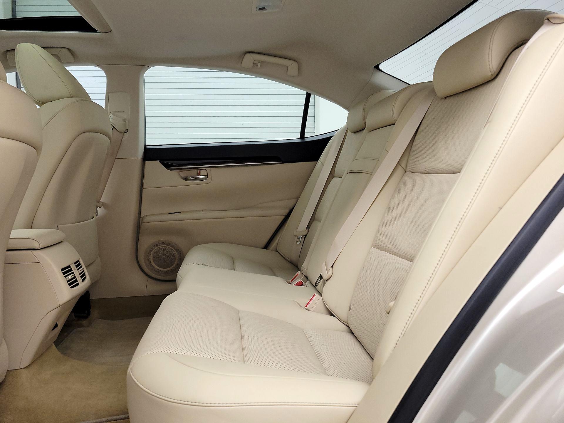 Thumbnail: 2014 Lexus ES - 20