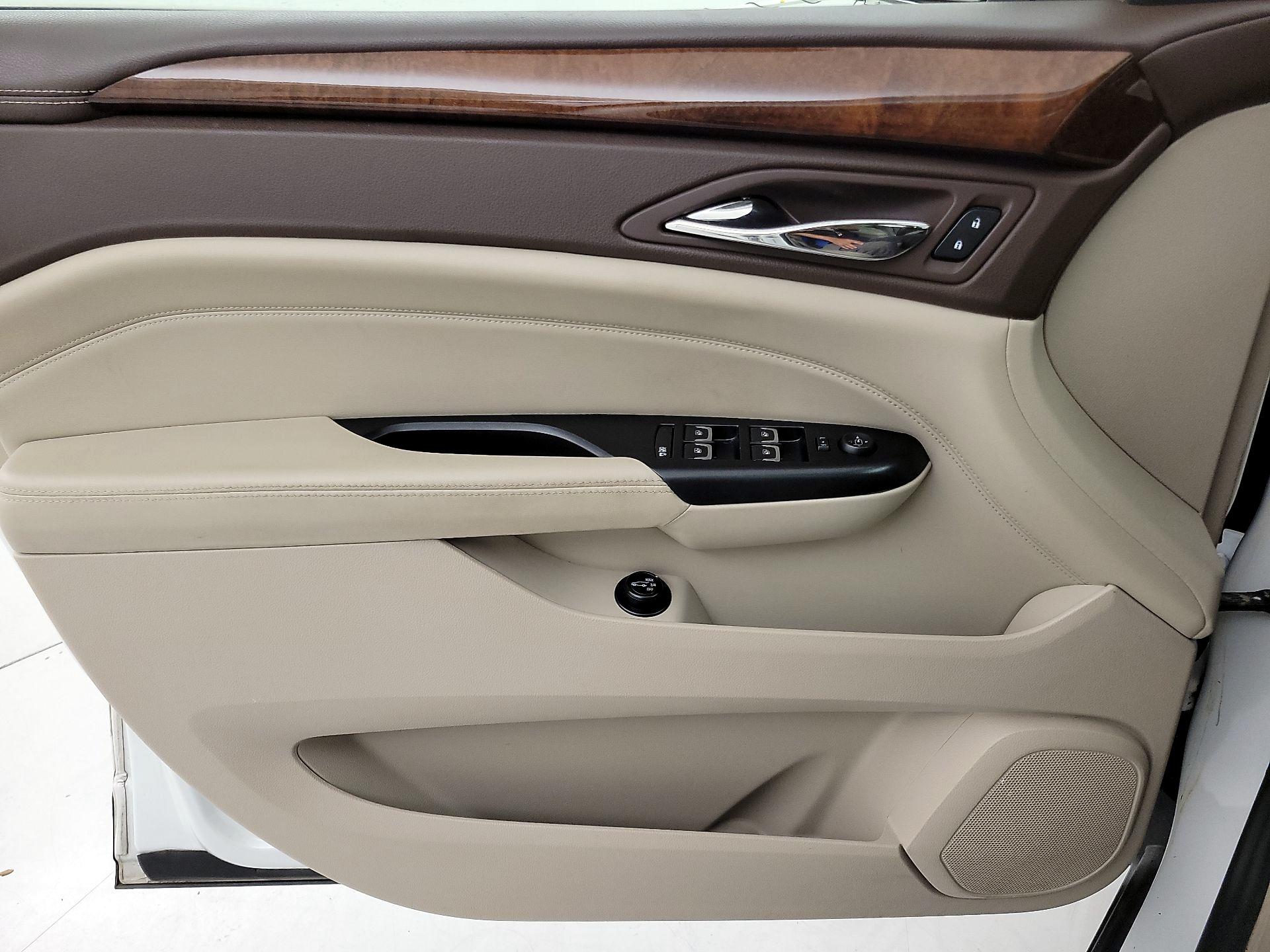 Thumbnail: 2015 Cadillac SRX - 12