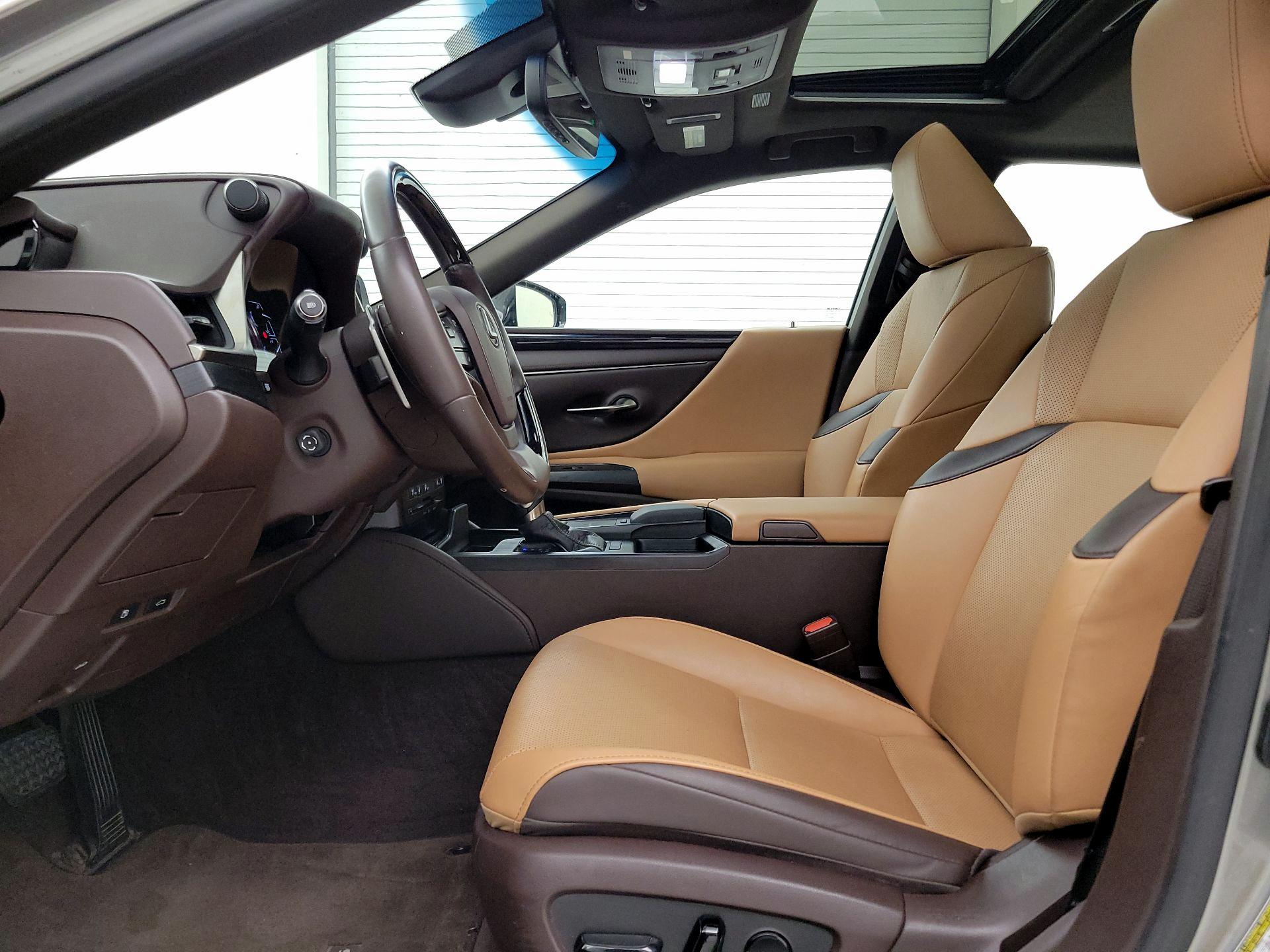 Thumbnail: 2021 Lexus ES - 11