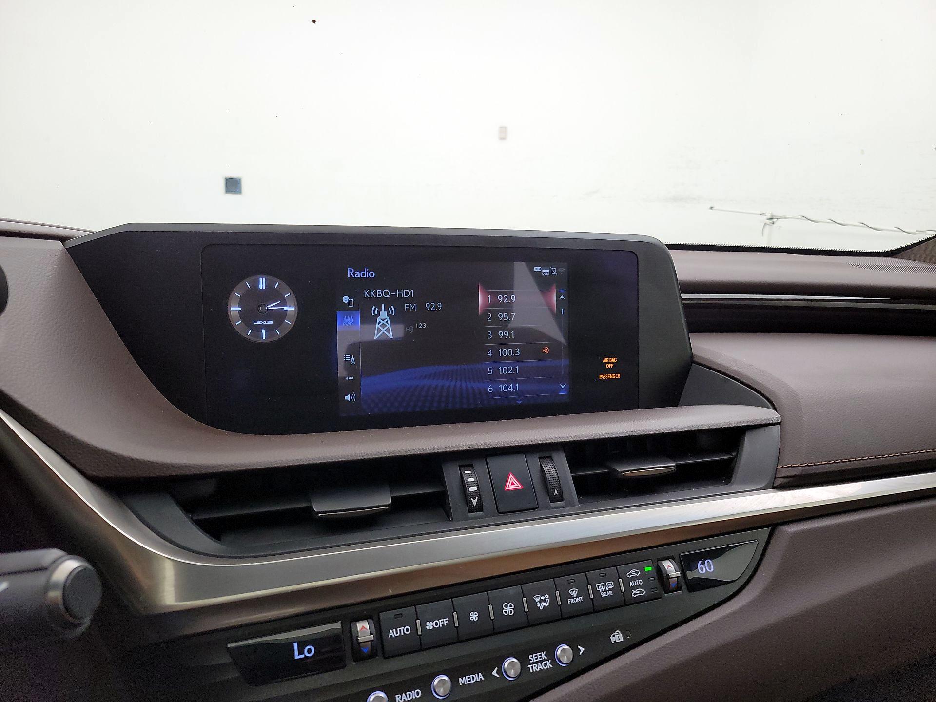 Thumbnail: 2021 Lexus ES - 15