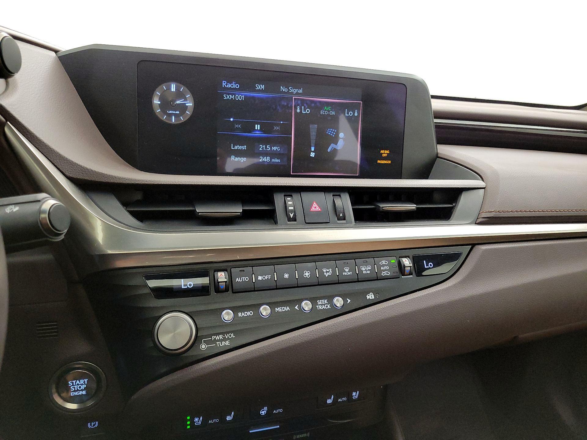 Thumbnail: 2021 Lexus ES - 16