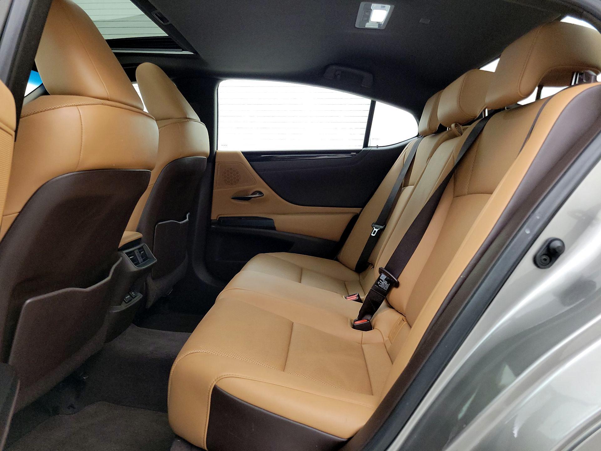 Thumbnail: 2021 Lexus ES - 20