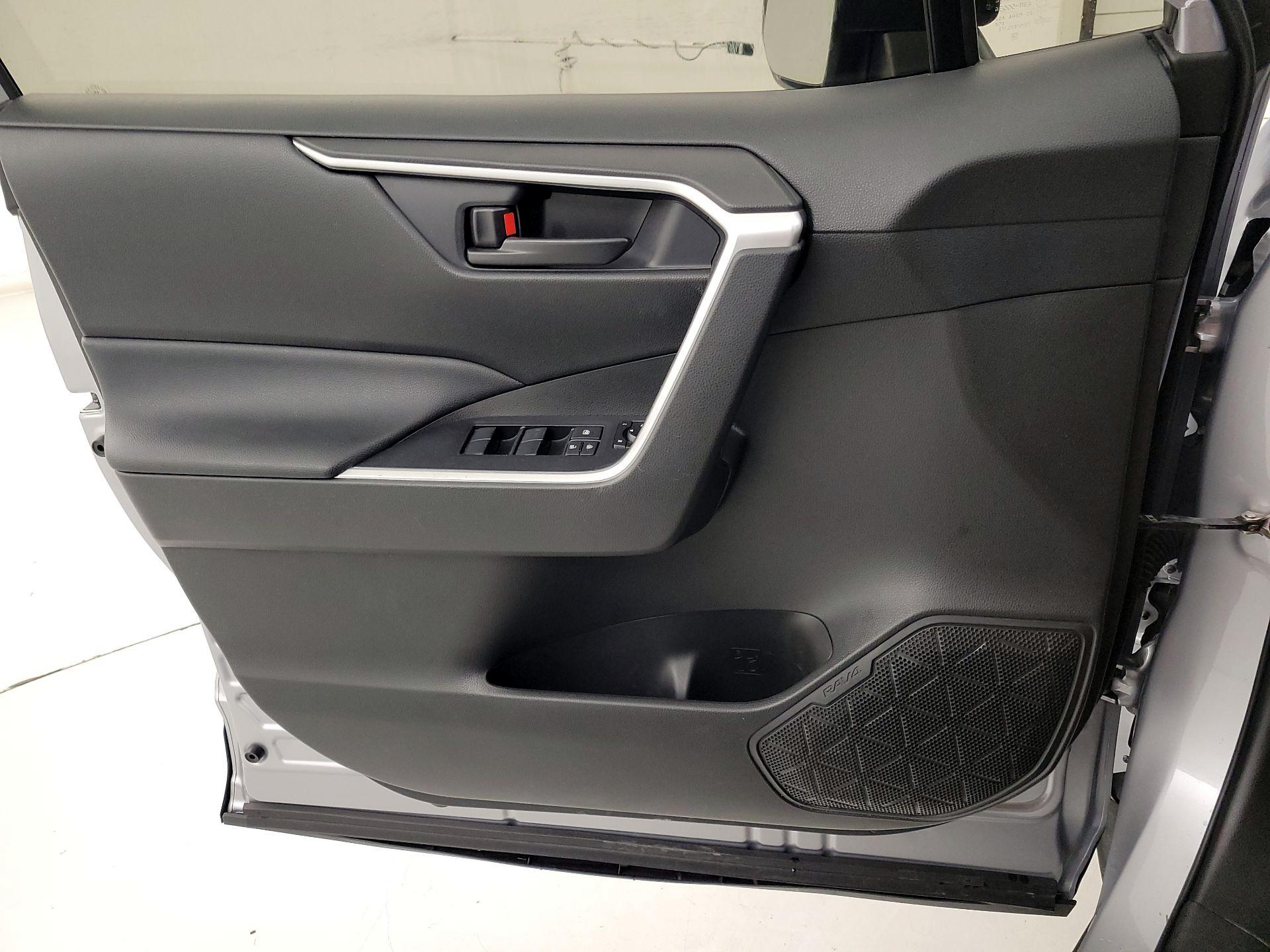 Thumbnail: 2021 Toyota RAV4 - 12