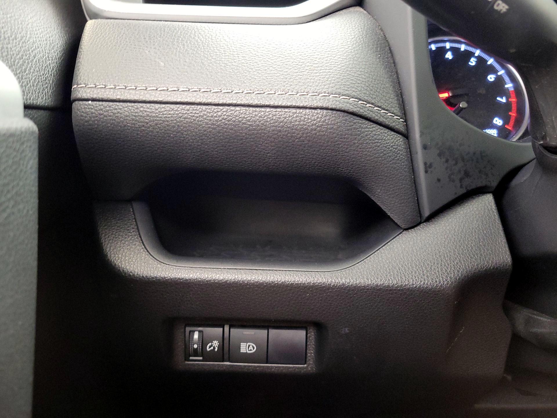 Thumbnail: 2021 Toyota RAV4 - 13