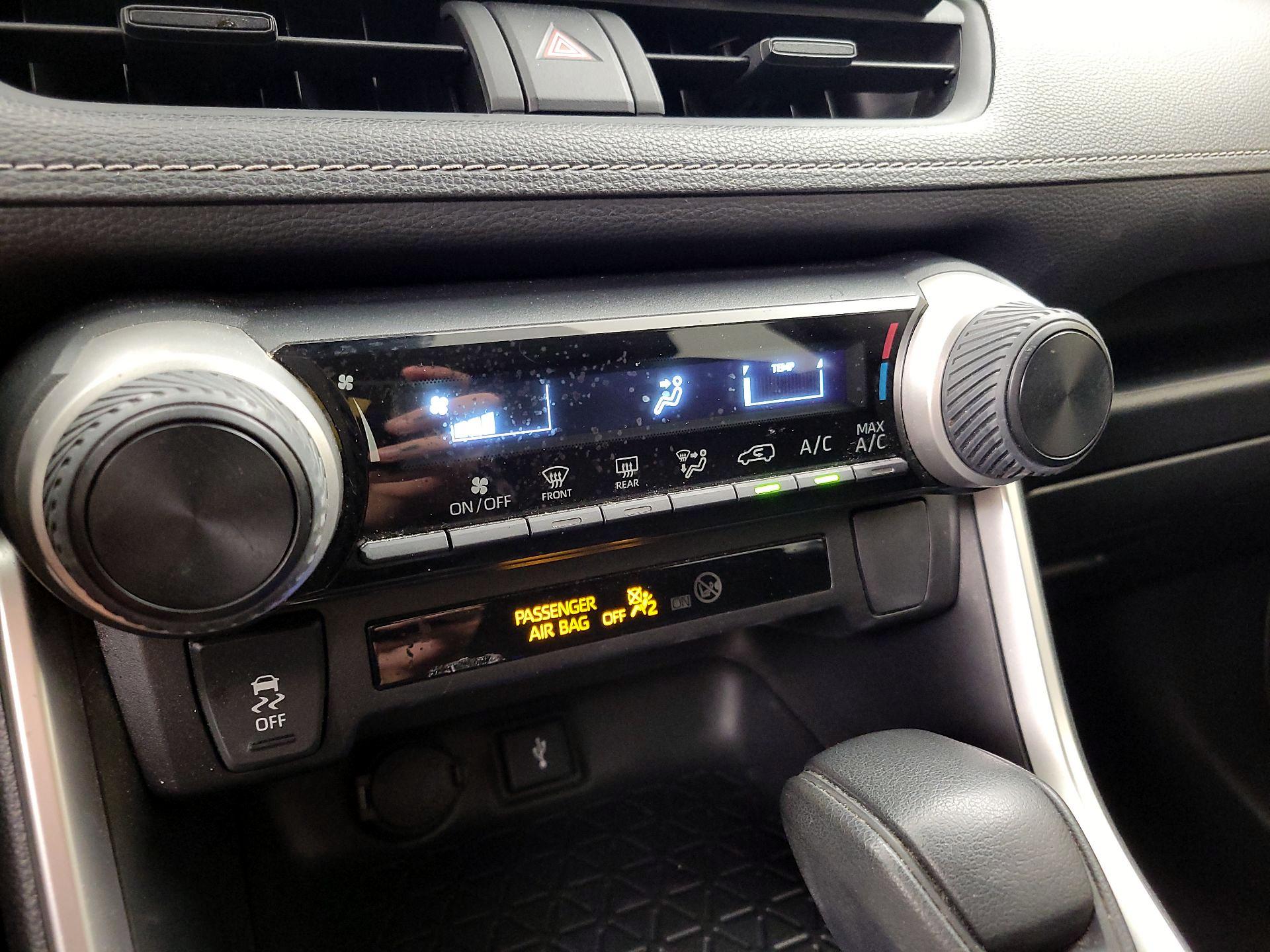 Thumbnail: 2021 Toyota RAV4 - 16