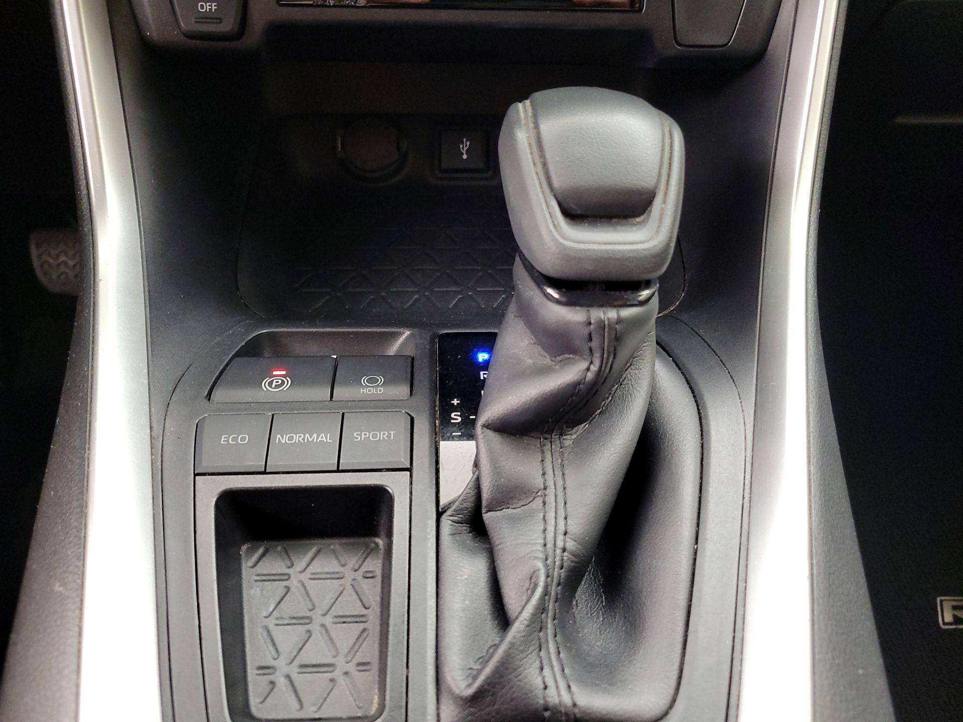 Thumbnail: 2021 Toyota RAV4 - 17