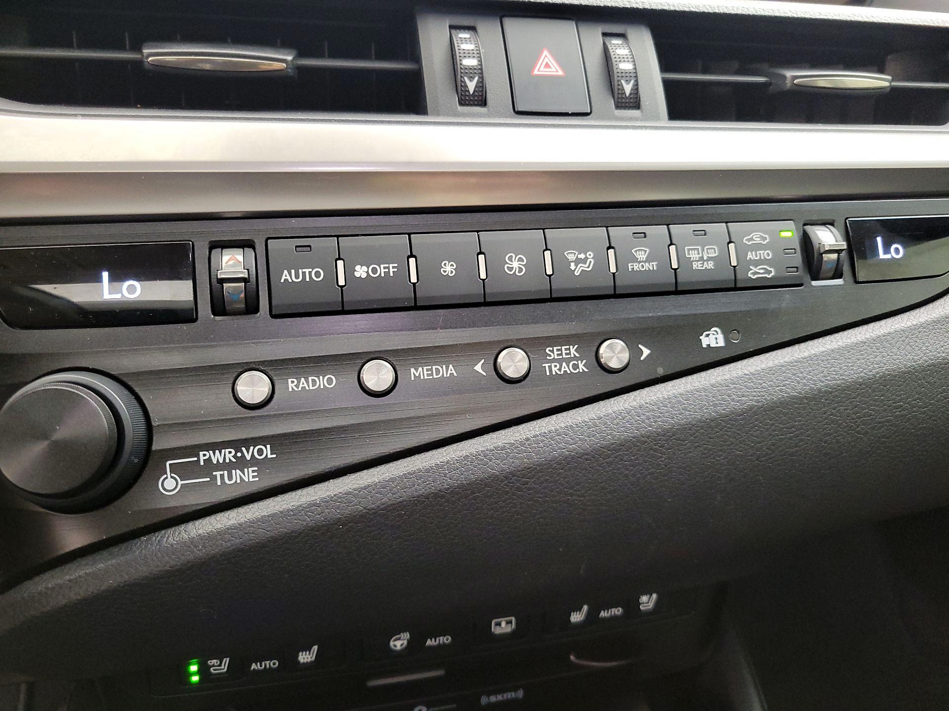 Thumbnail: 2019 Lexus ES - 17