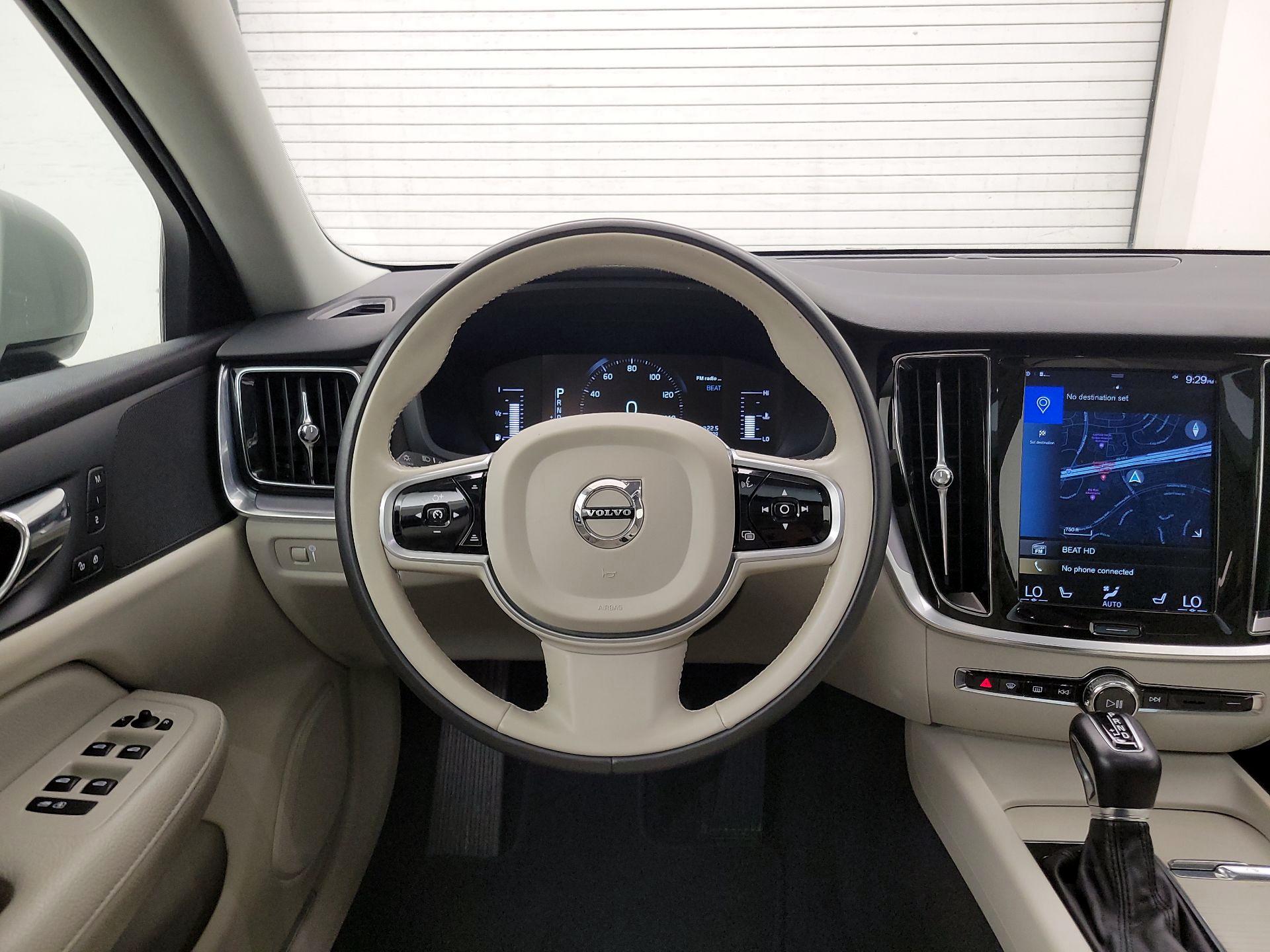 Thumbnail: 2019 Volvo S60 - 10