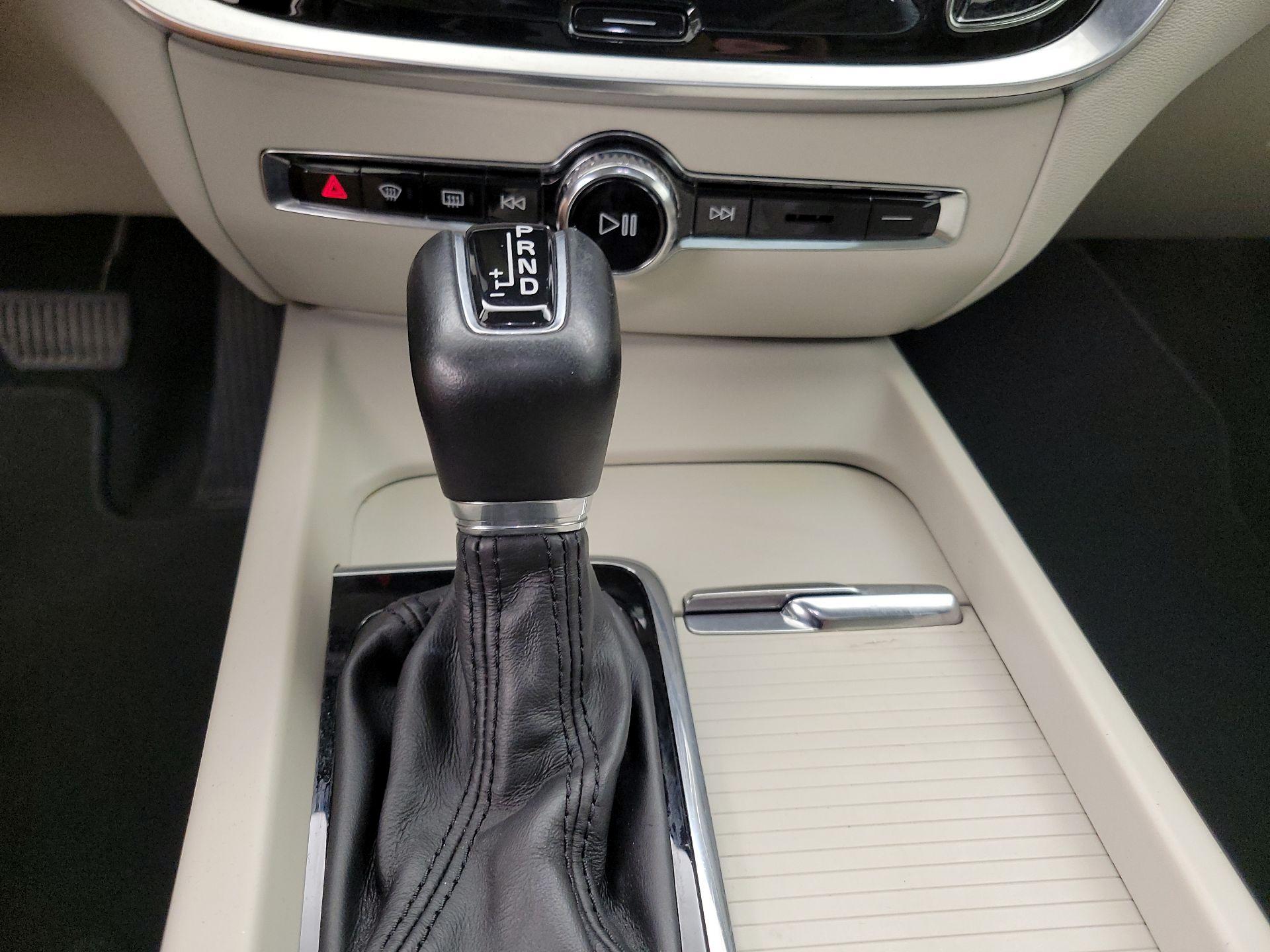 Thumbnail: 2019 Volvo S60 - 18