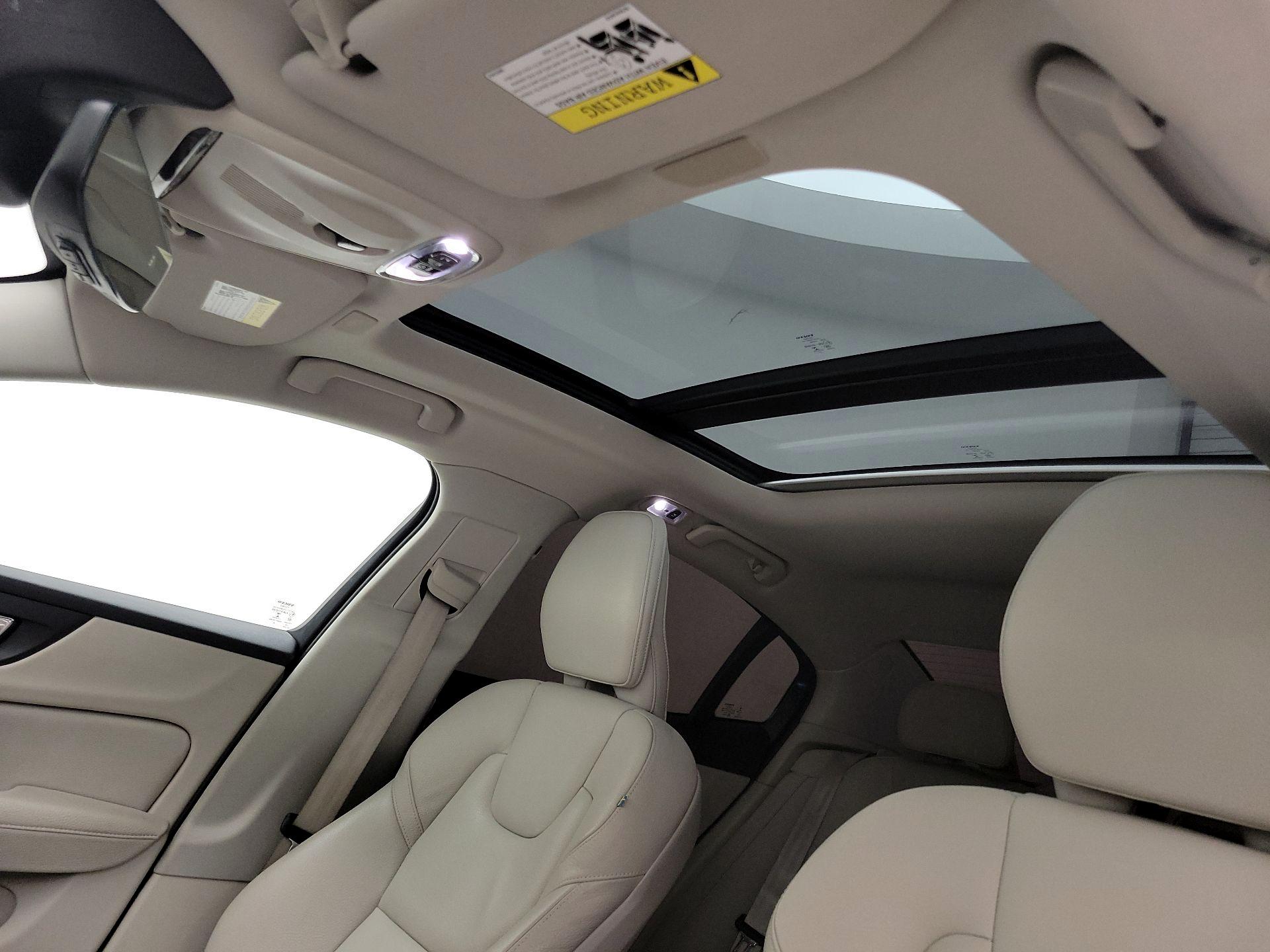 Thumbnail: 2019 Volvo S60 - 19