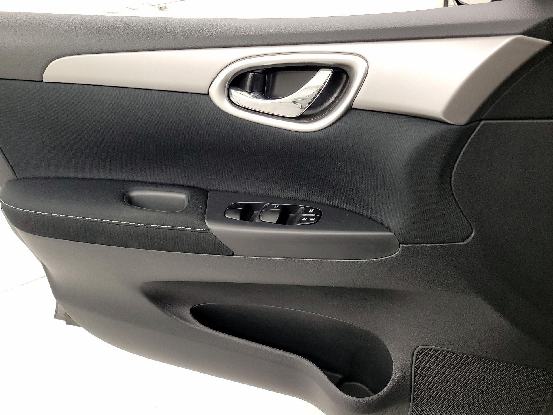 Thumbnail: 2015 Nissan Sentra - 12