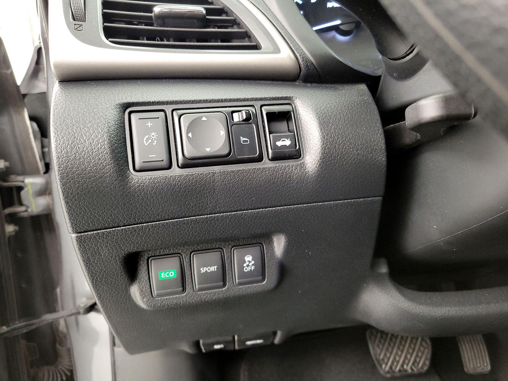 Thumbnail: 2015 Nissan Sentra - 13