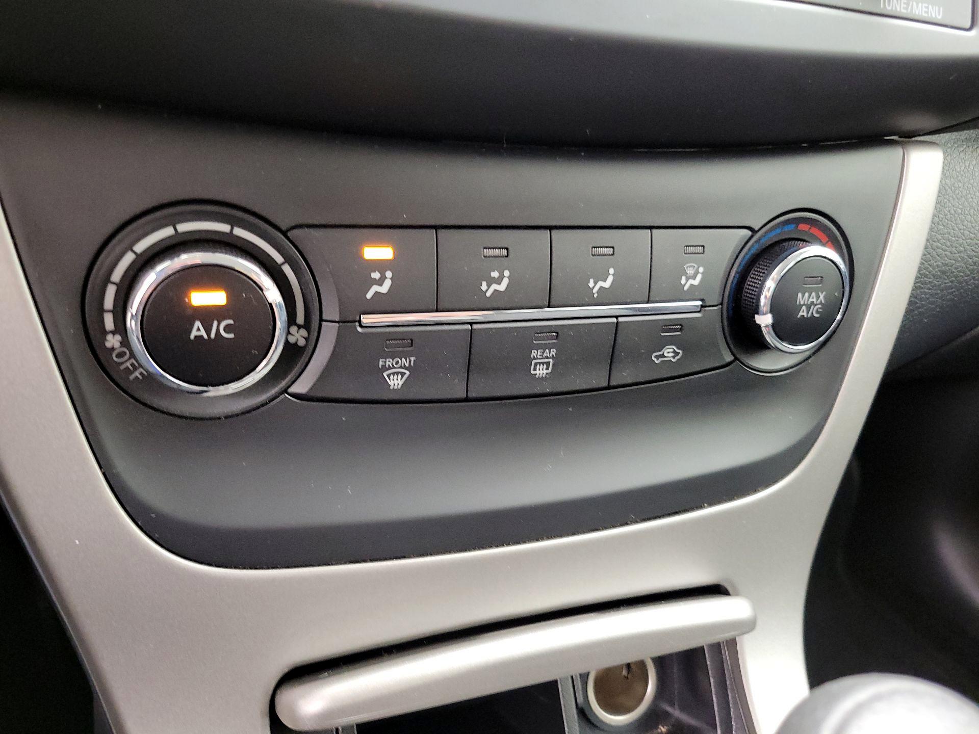Thumbnail: 2015 Nissan Sentra - 15