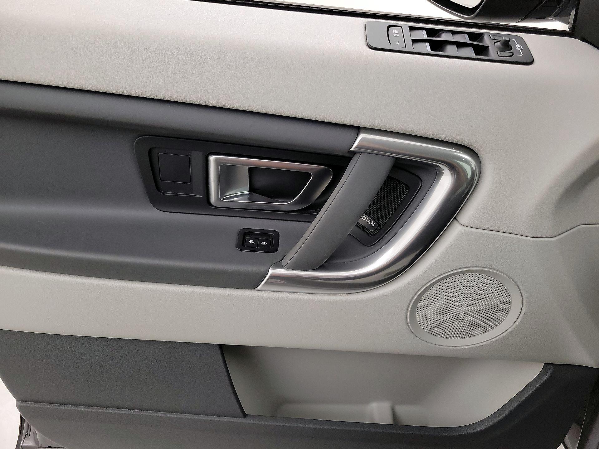 Thumbnail: 2019 Land Rover Discovery Sport - 12