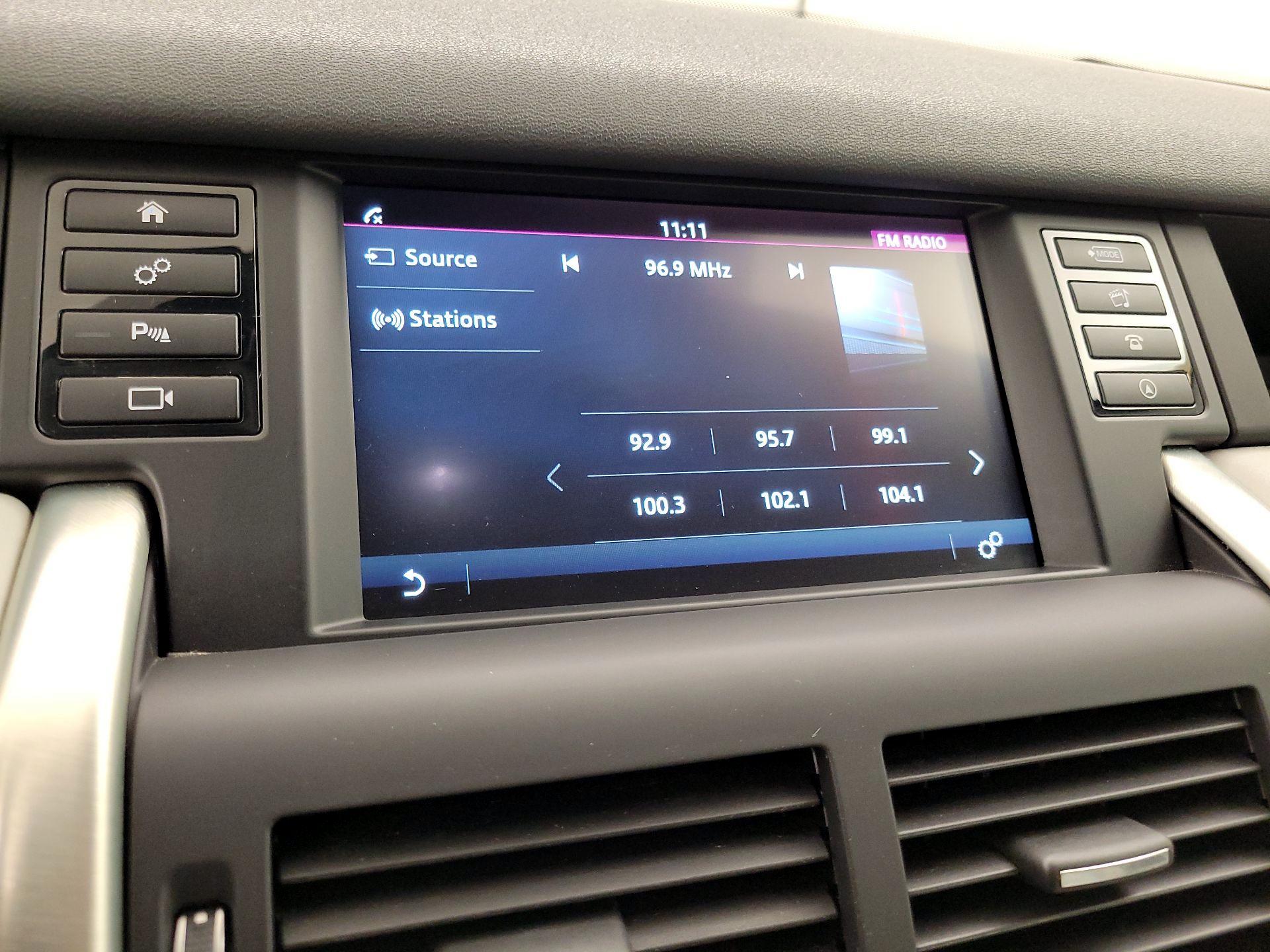 Thumbnail: 2019 Land Rover Discovery Sport - 16