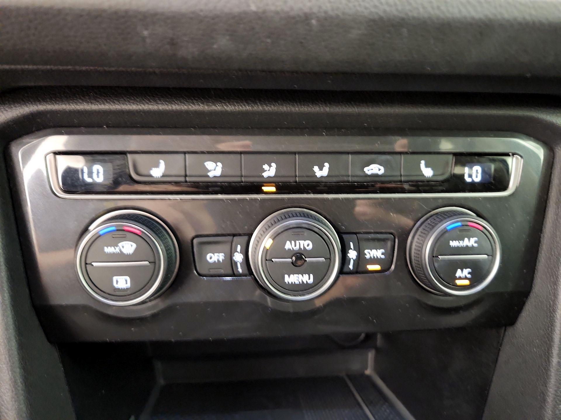 Thumbnail: 2020 Volkswagen Tiguan - 16