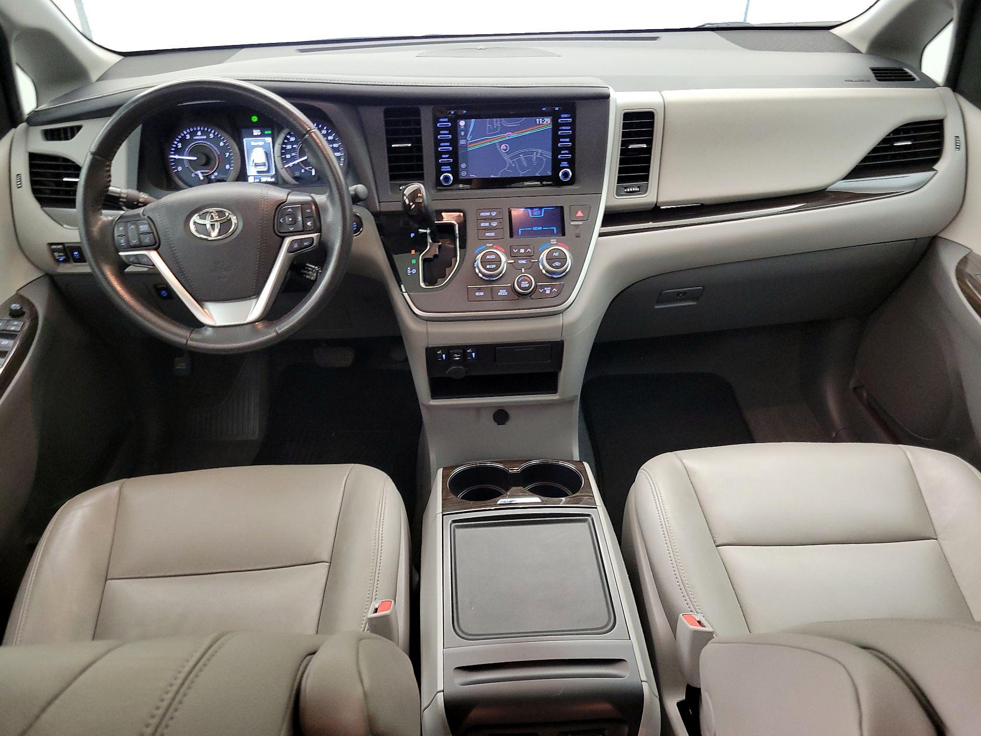 Thumbnail: 2020 Toyota Sienna - 9