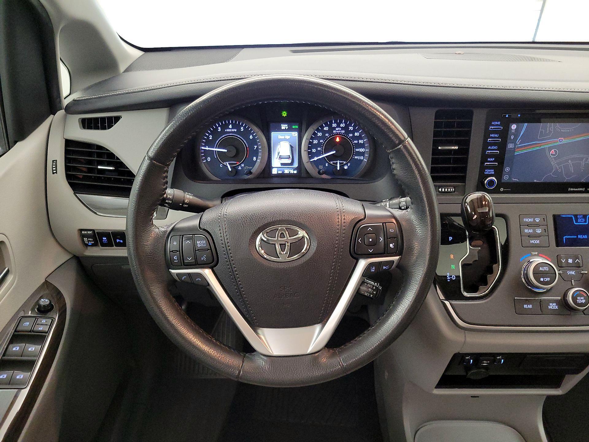 Thumbnail: 2020 Toyota Sienna - 10