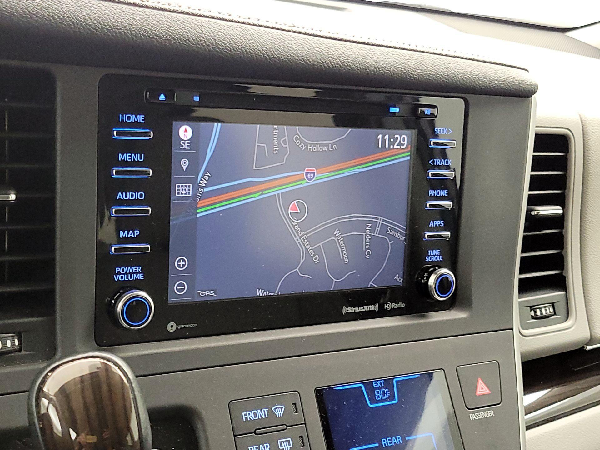 Thumbnail: 2020 Toyota Sienna - 14