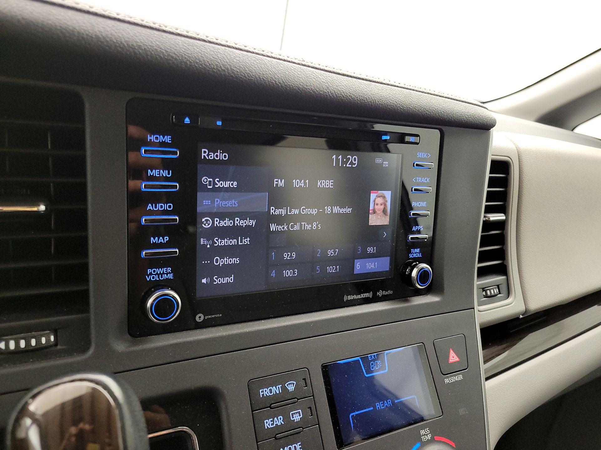 Thumbnail: 2020 Toyota Sienna - 16