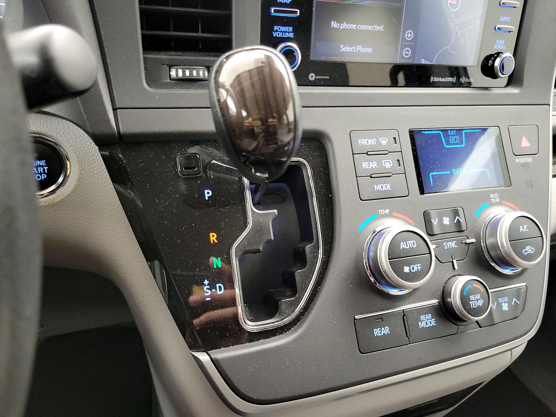 Thumbnail: 2020 Toyota Sienna - 18