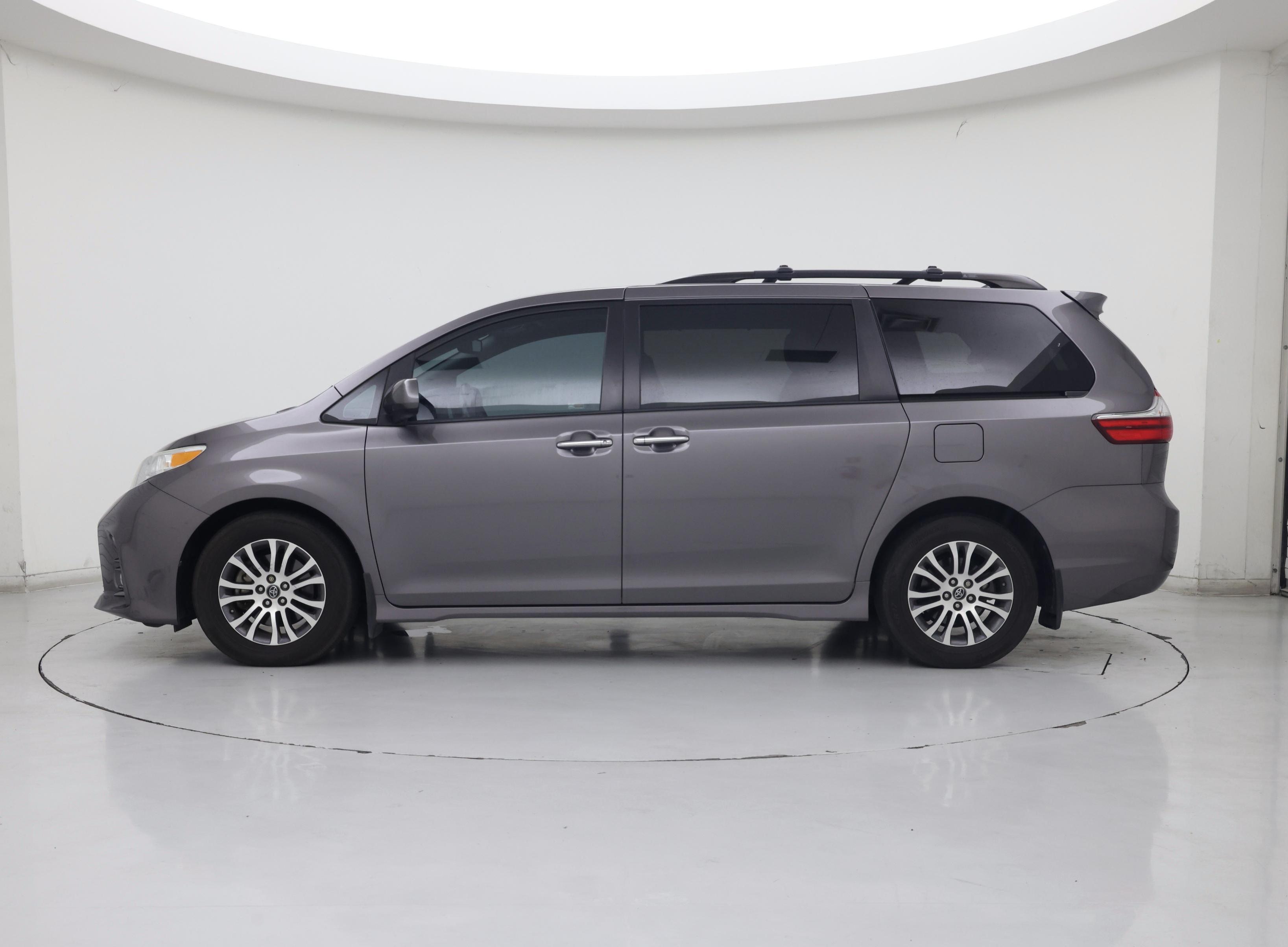 Thumbnail: 2020 Toyota Sienna - 3