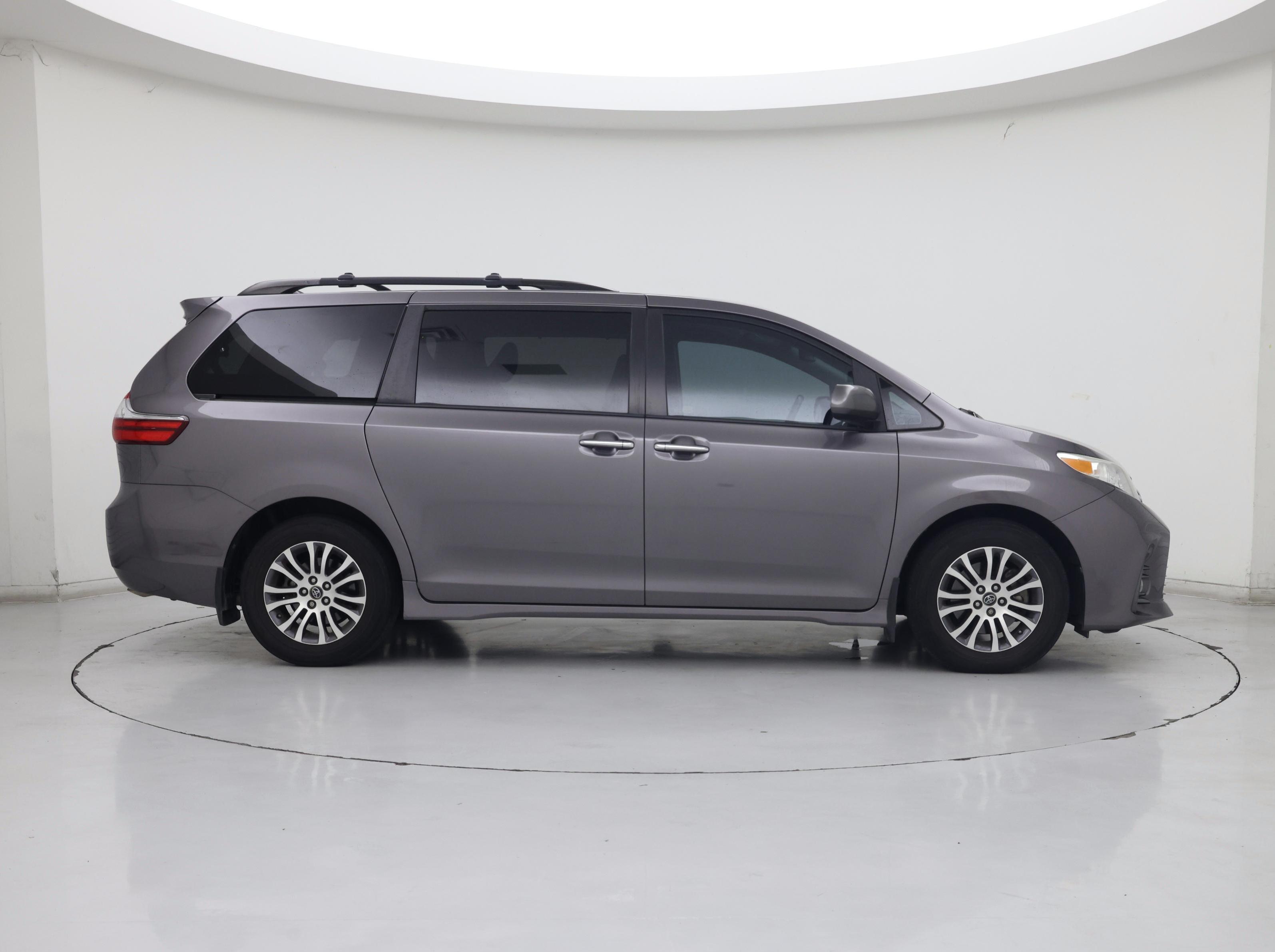 Thumbnail: 2020 Toyota Sienna - 7