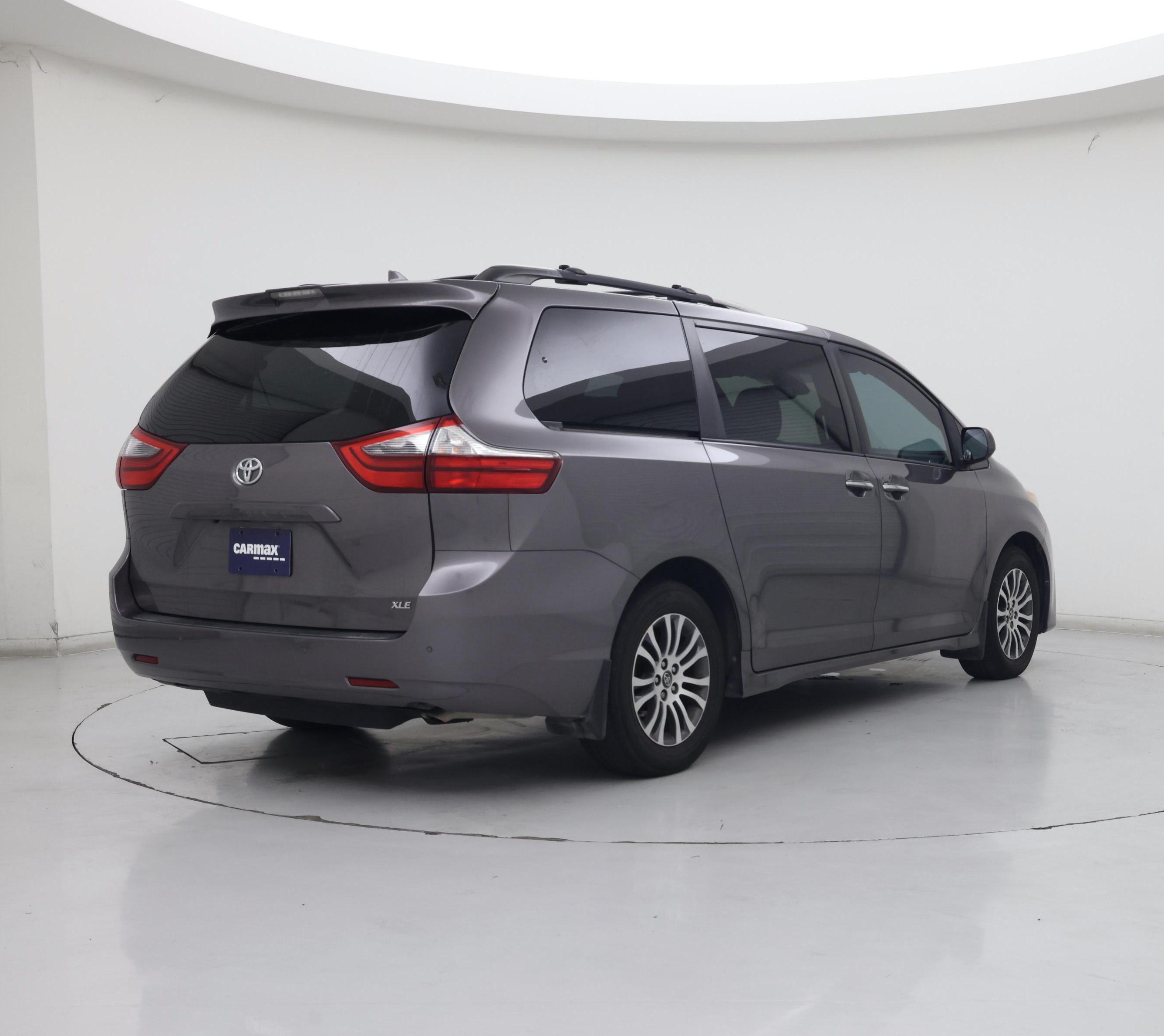 Thumbnail: 2020 Toyota Sienna - 8