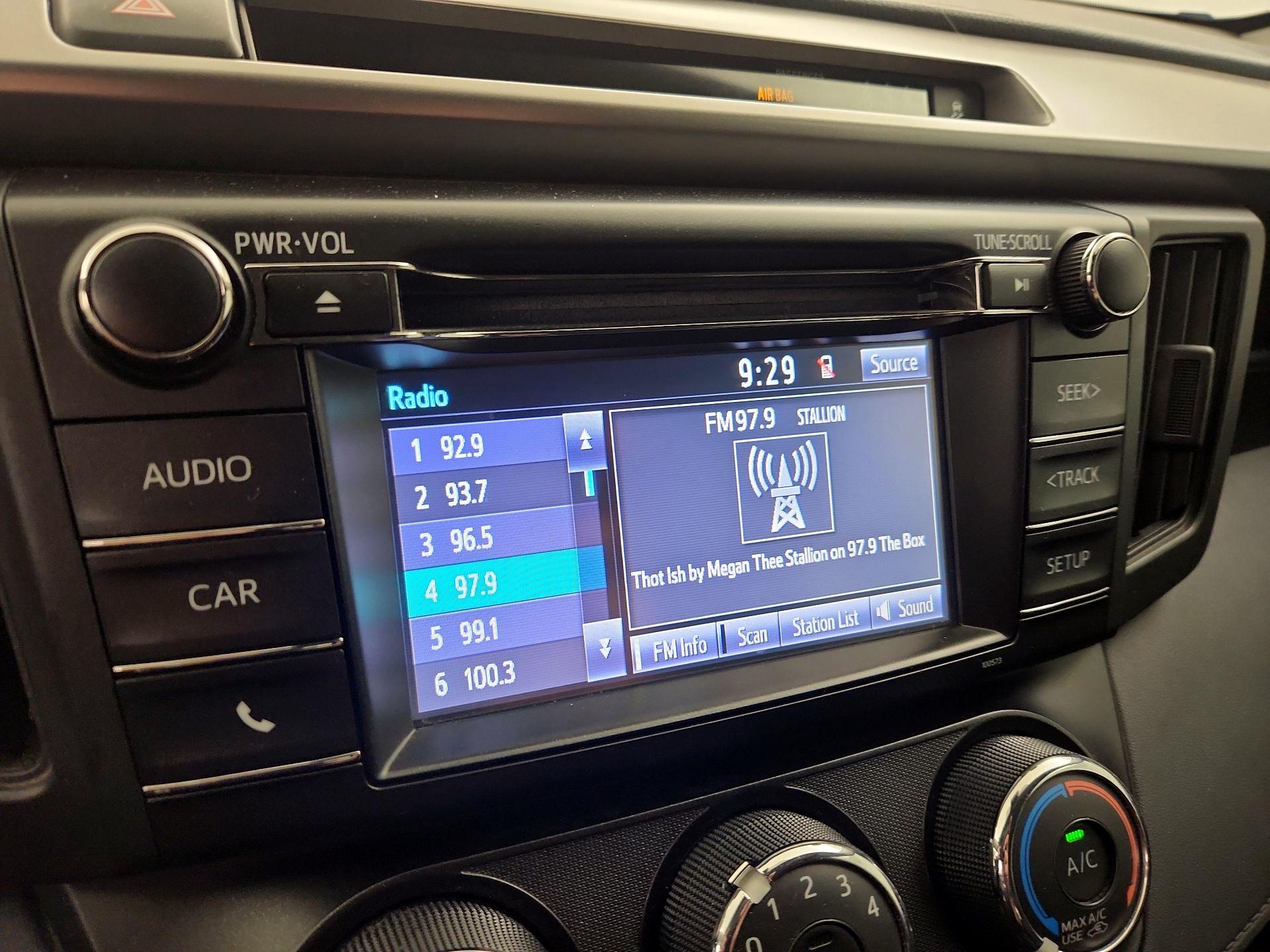 Thumbnail: 2018 Toyota RAV4 - 15