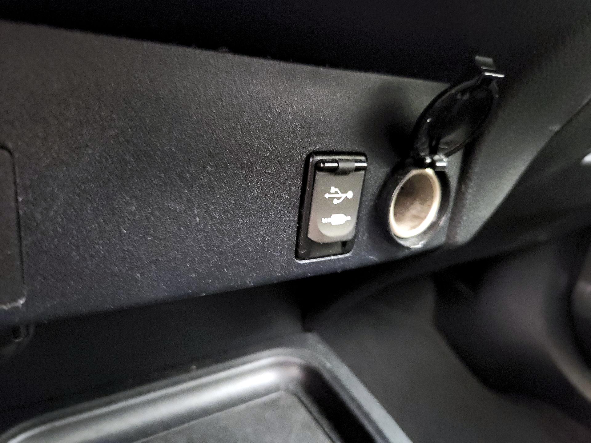 Thumbnail: 2018 Toyota RAV4 - 18
