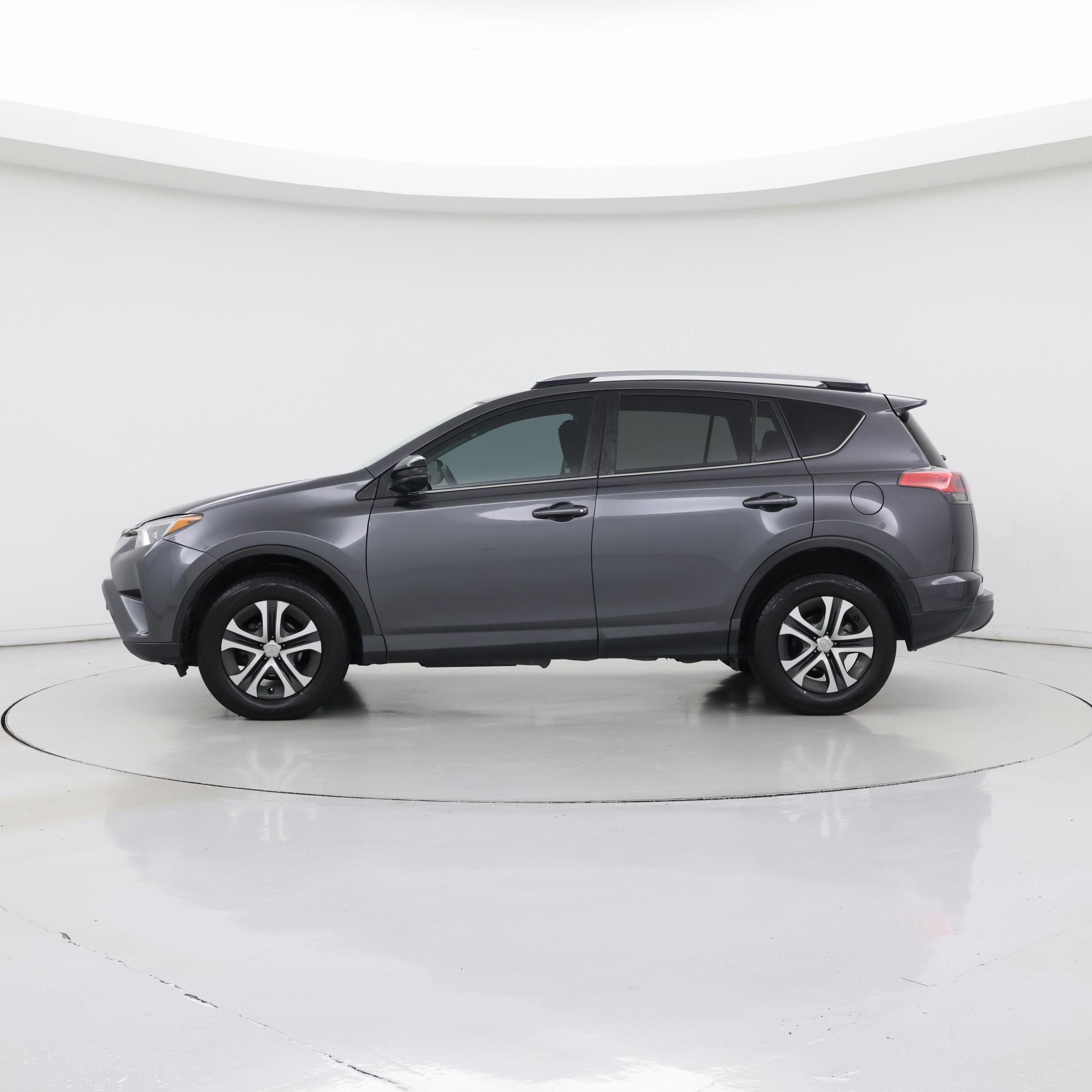 Thumbnail: 2018 Toyota RAV4 - 3