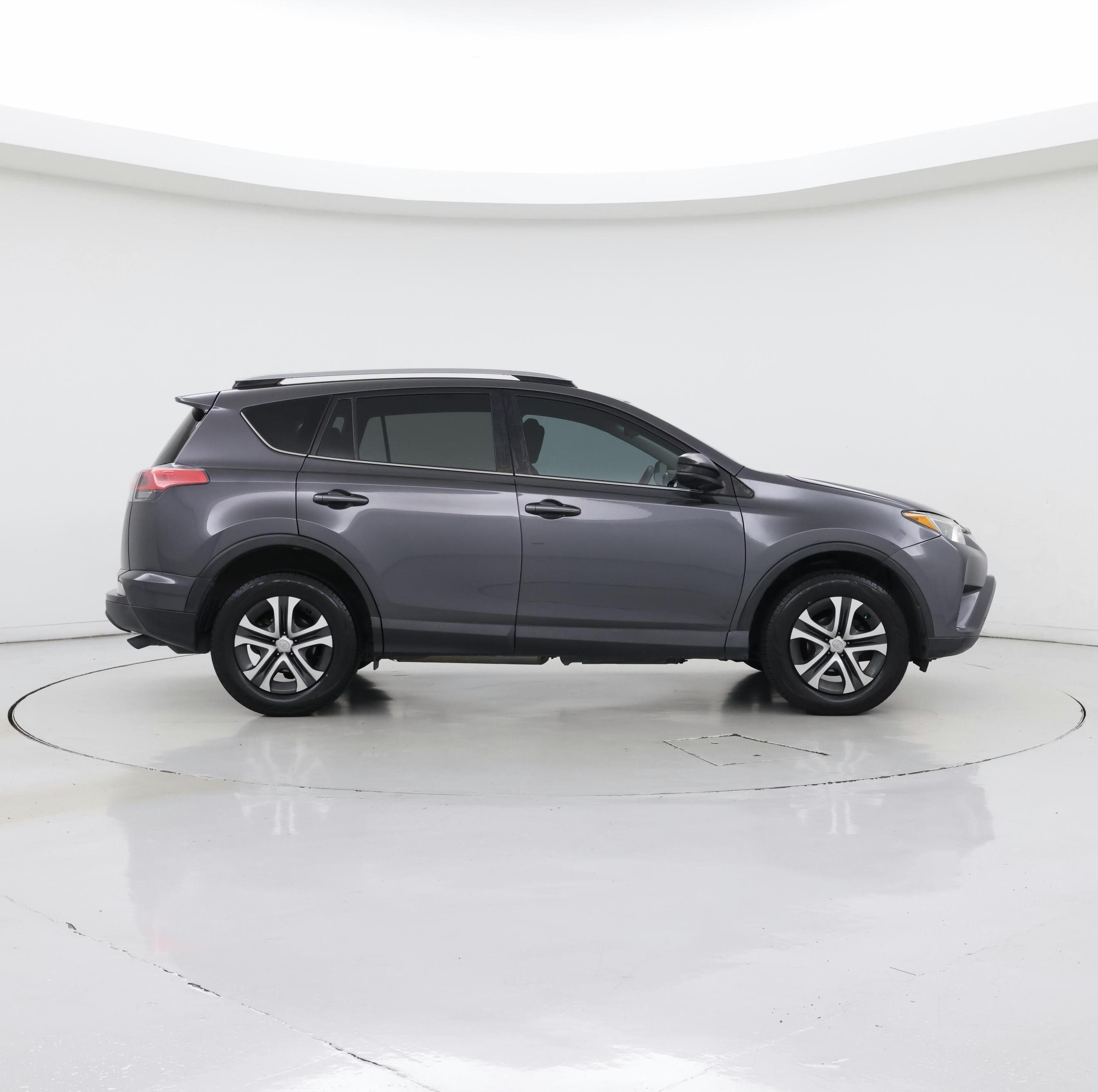 Thumbnail: 2018 Toyota RAV4 - 7