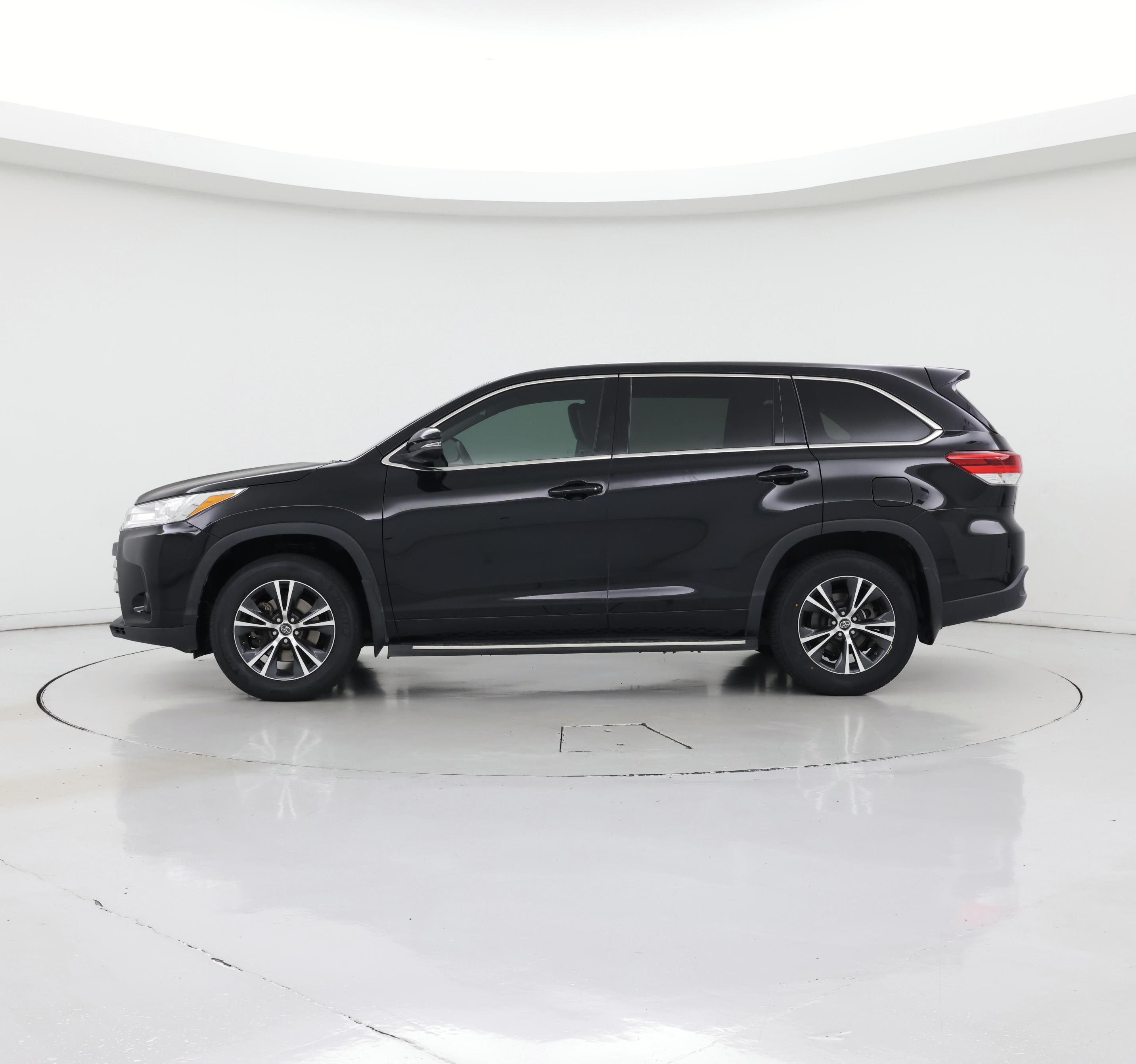 Thumbnail: 2017 Toyota Highlander - 3