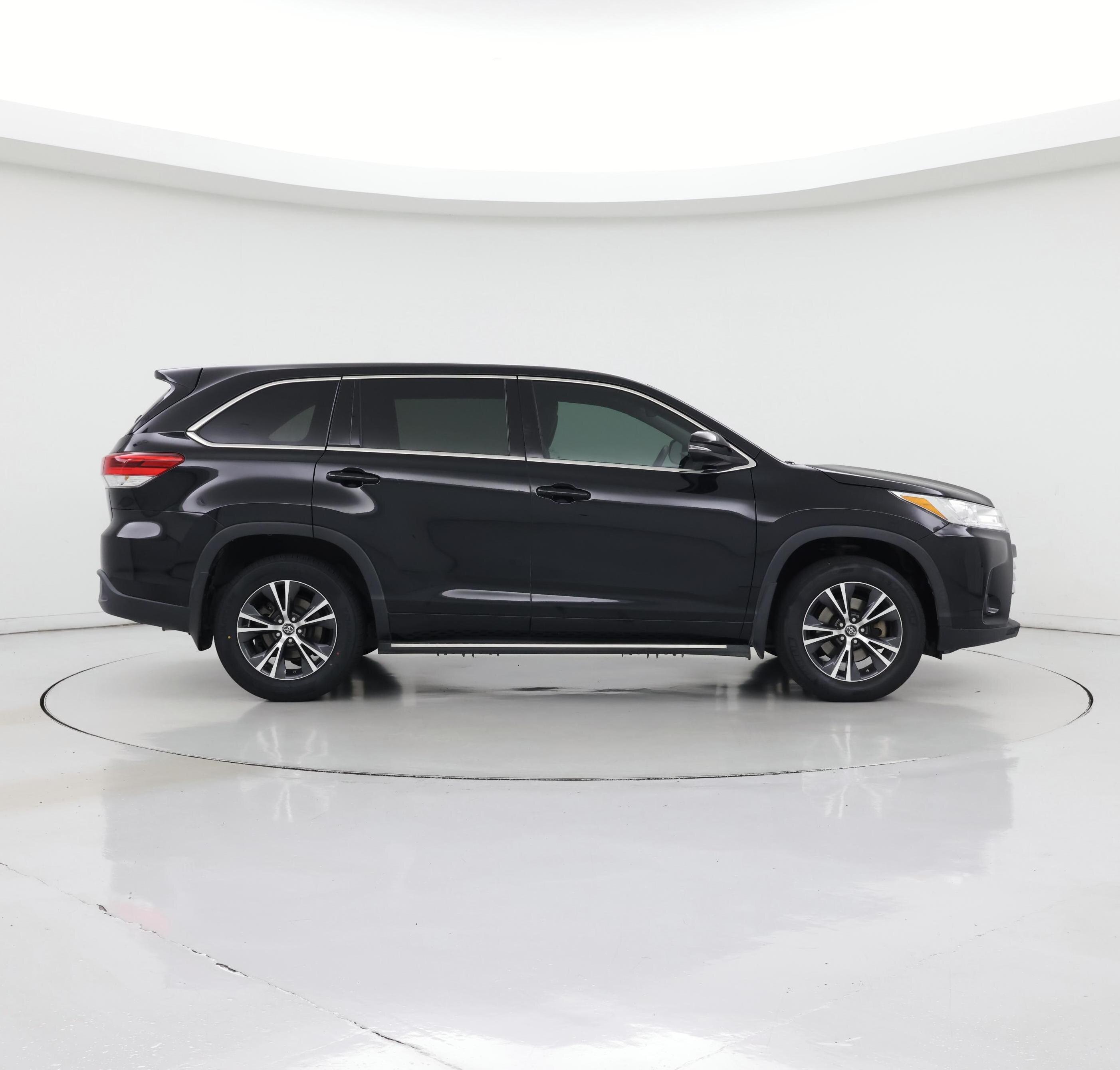 Thumbnail: 2017 Toyota Highlander - 7