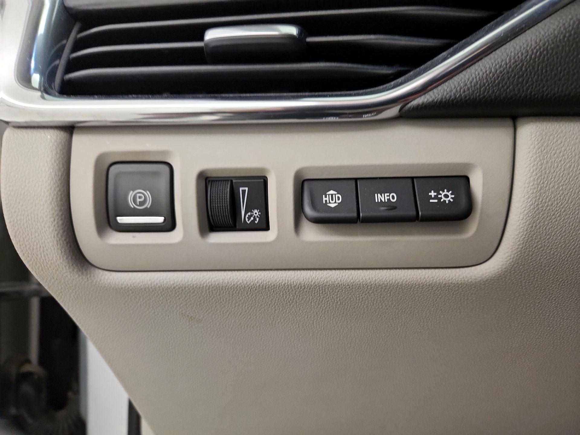 Thumbnail: 2019 Cadillac XT4 - 13