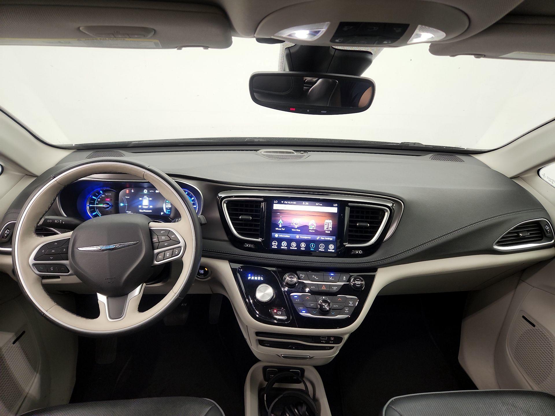Thumbnail: 2018 Chrysler Pacifica - 9