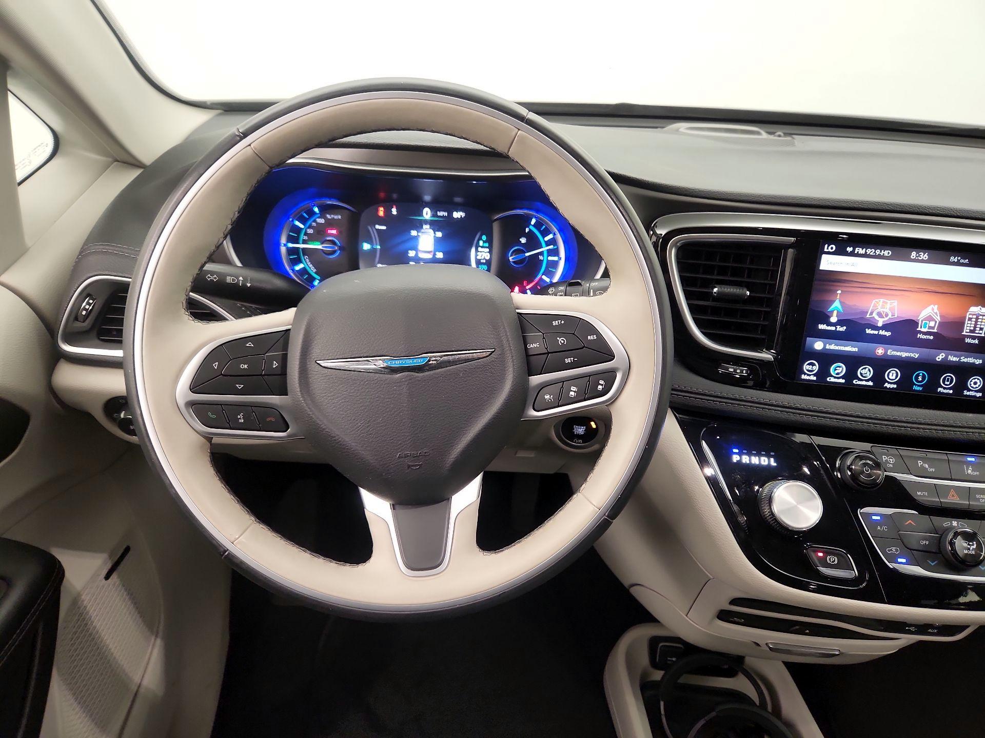 Thumbnail: 2018 Chrysler Pacifica - 10