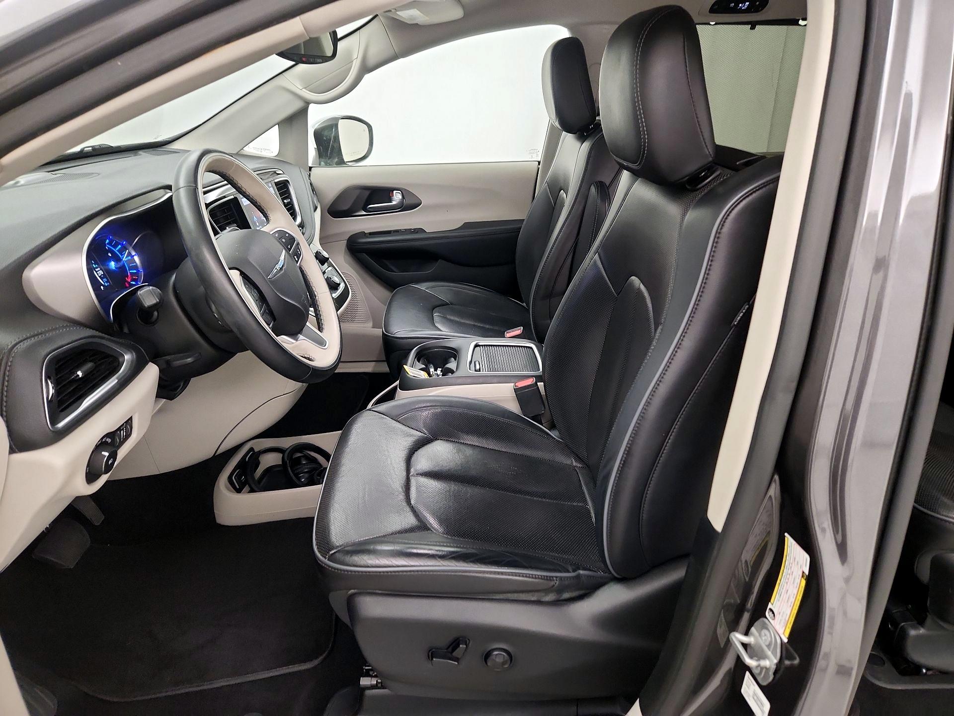 Thumbnail: 2018 Chrysler Pacifica - 11
