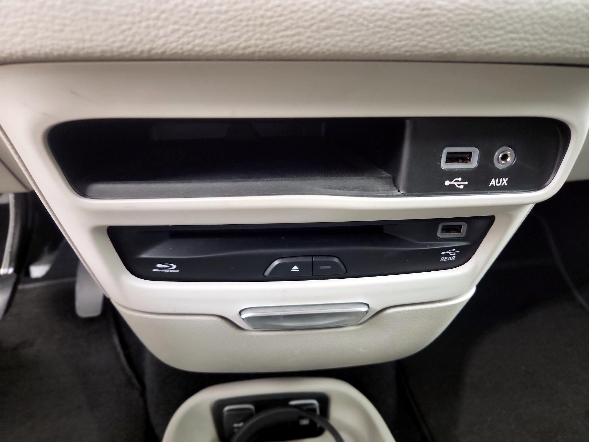 Thumbnail: 2018 Chrysler Pacifica - 19