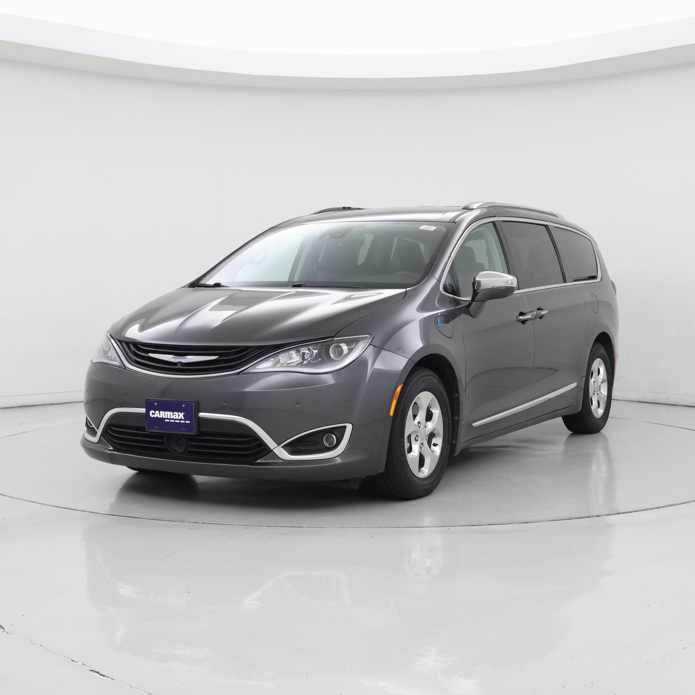 Thumbnail: 2018 Chrysler Pacifica - 4