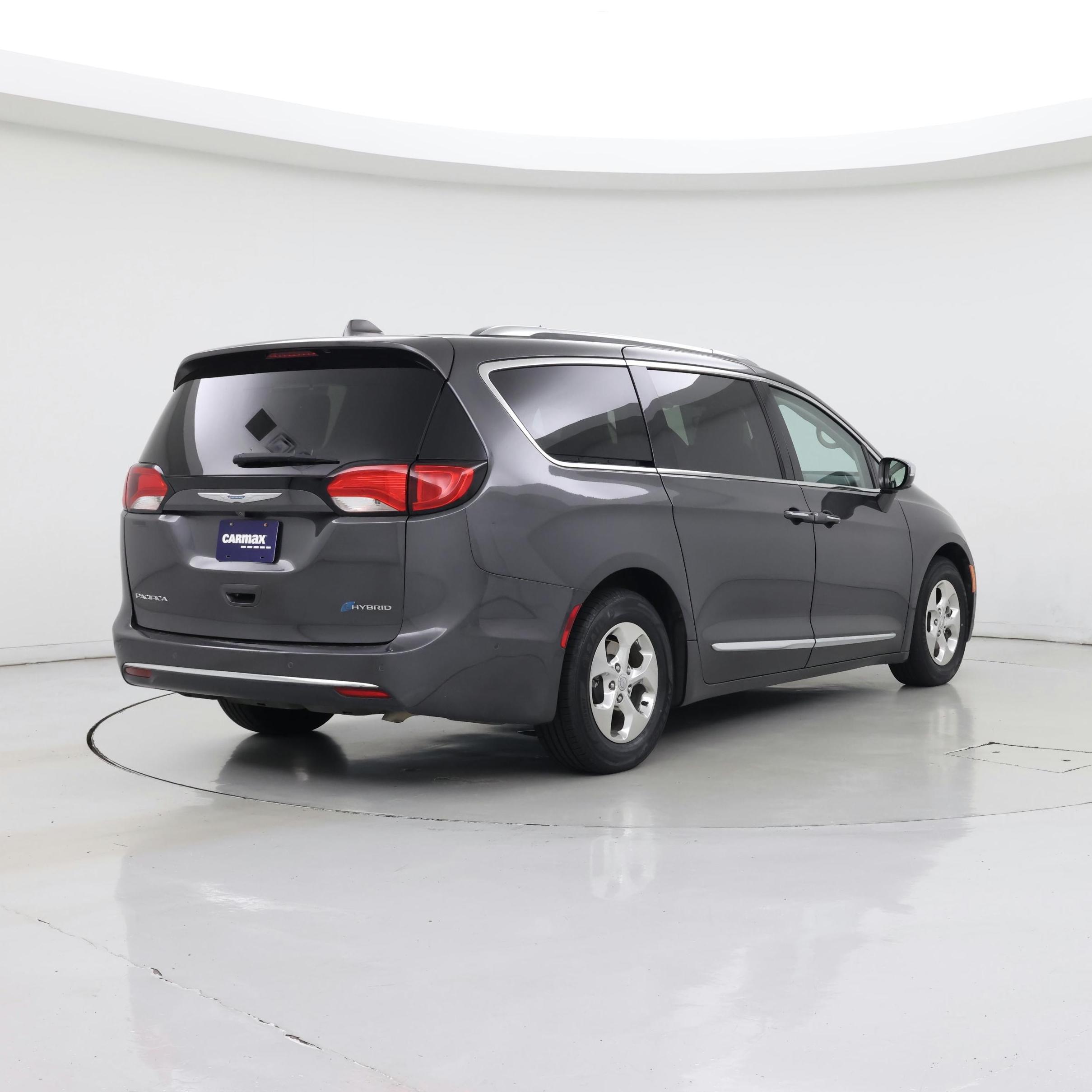 Thumbnail: 2018 Chrysler Pacifica - 8