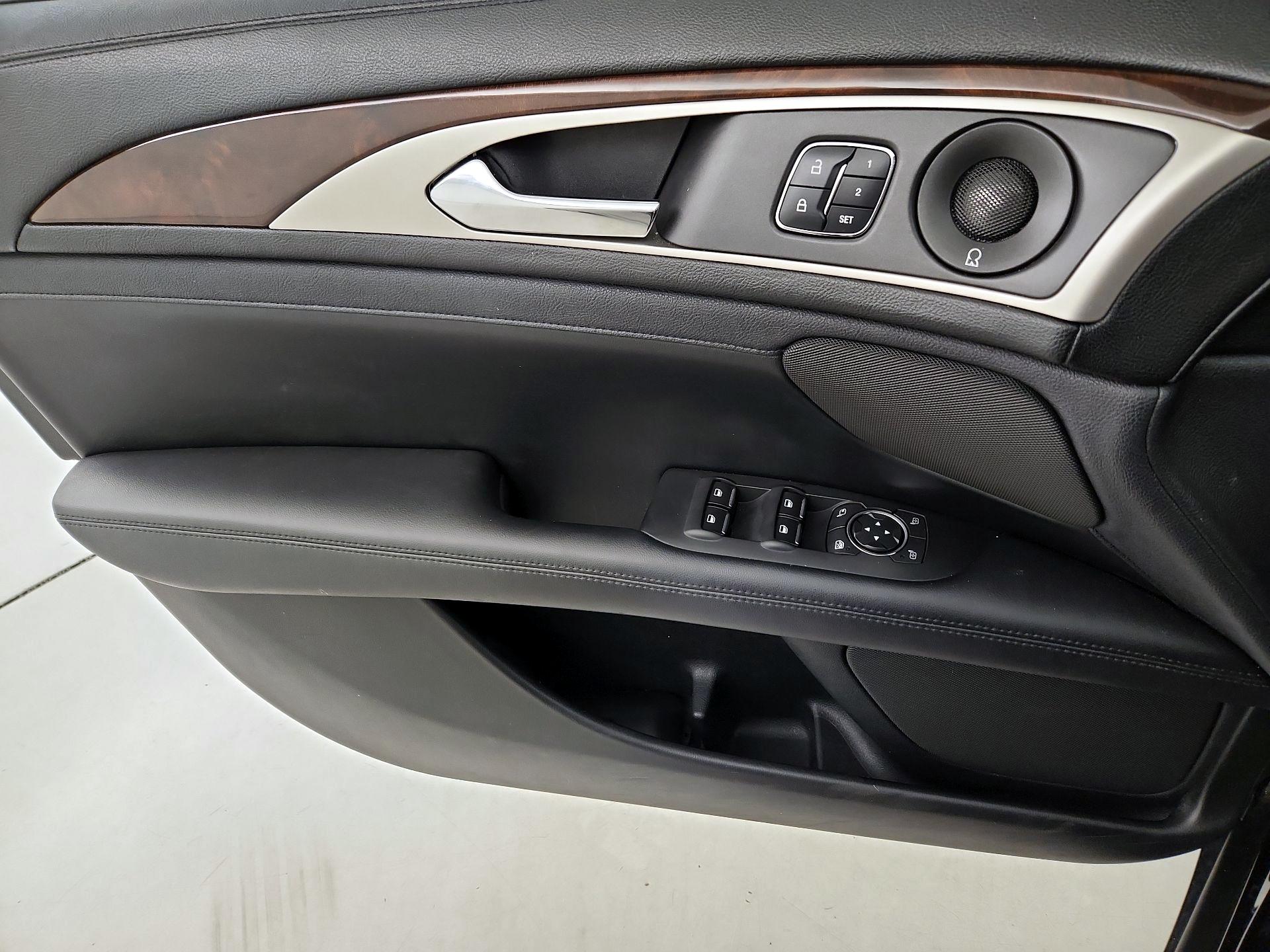 Thumbnail: 2018 Lincoln MKZ - 12