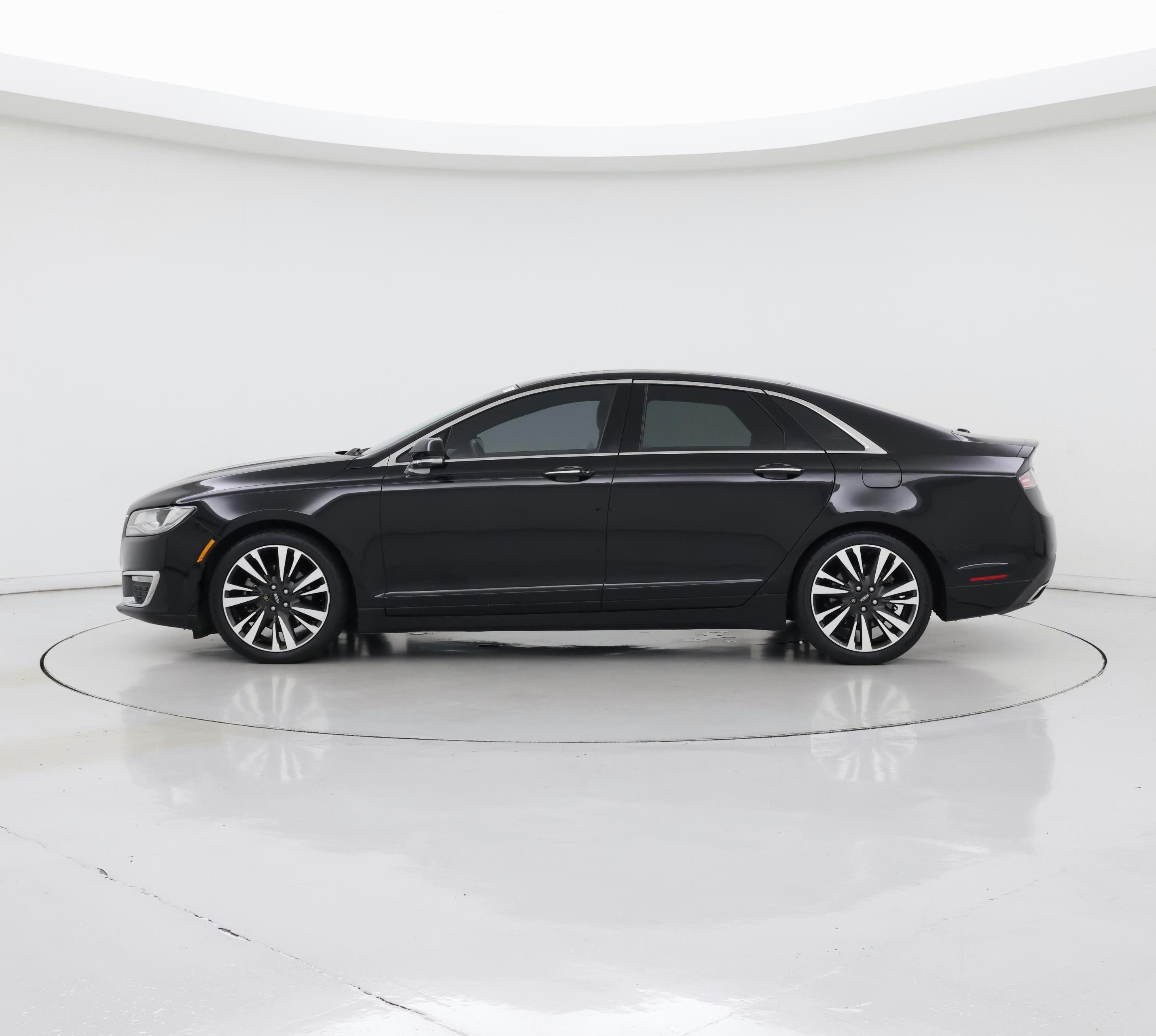 Thumbnail: 2018 Lincoln MKZ - 3