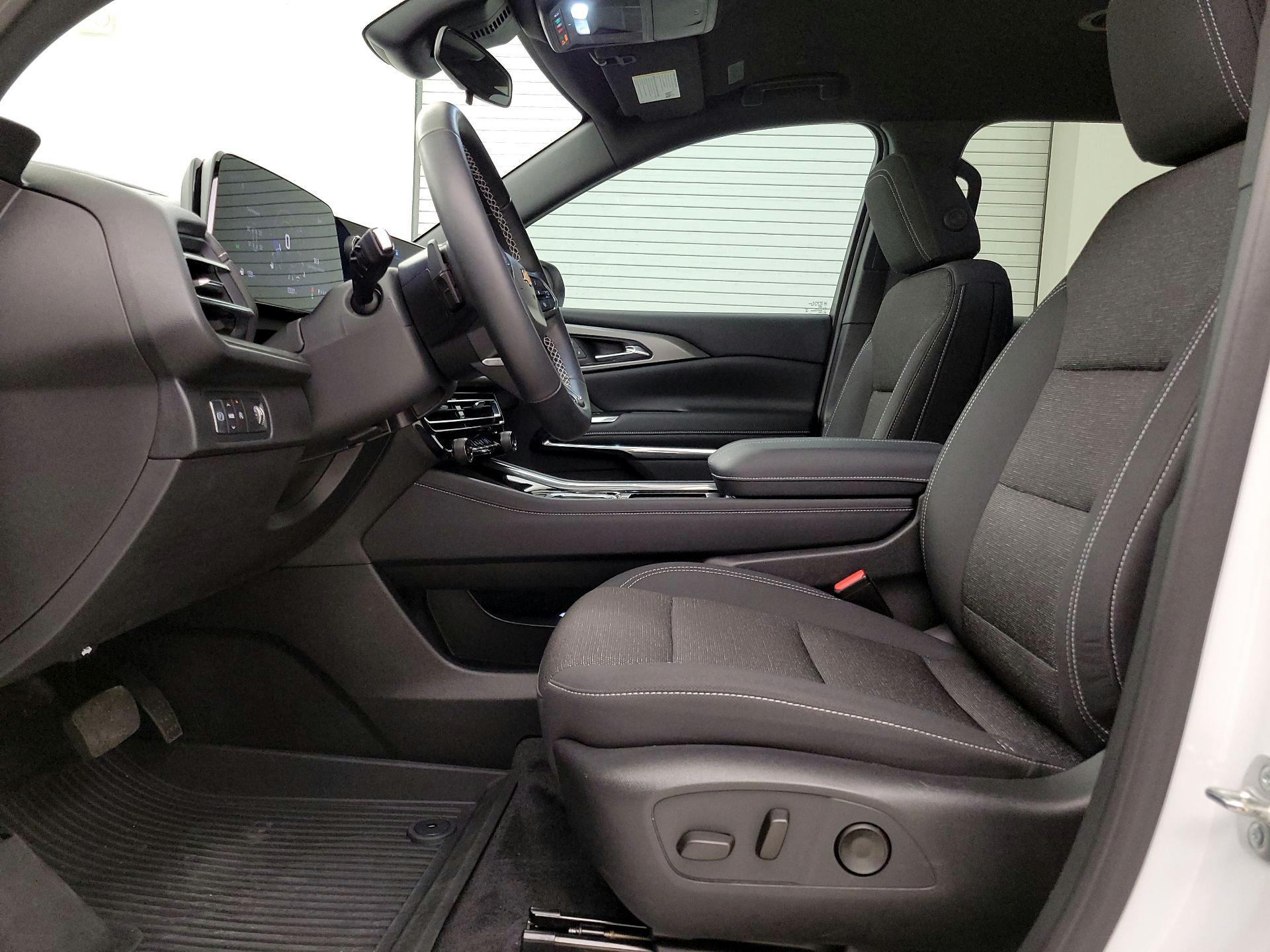 Thumbnail: 2025 Chevrolet Traverse - 11