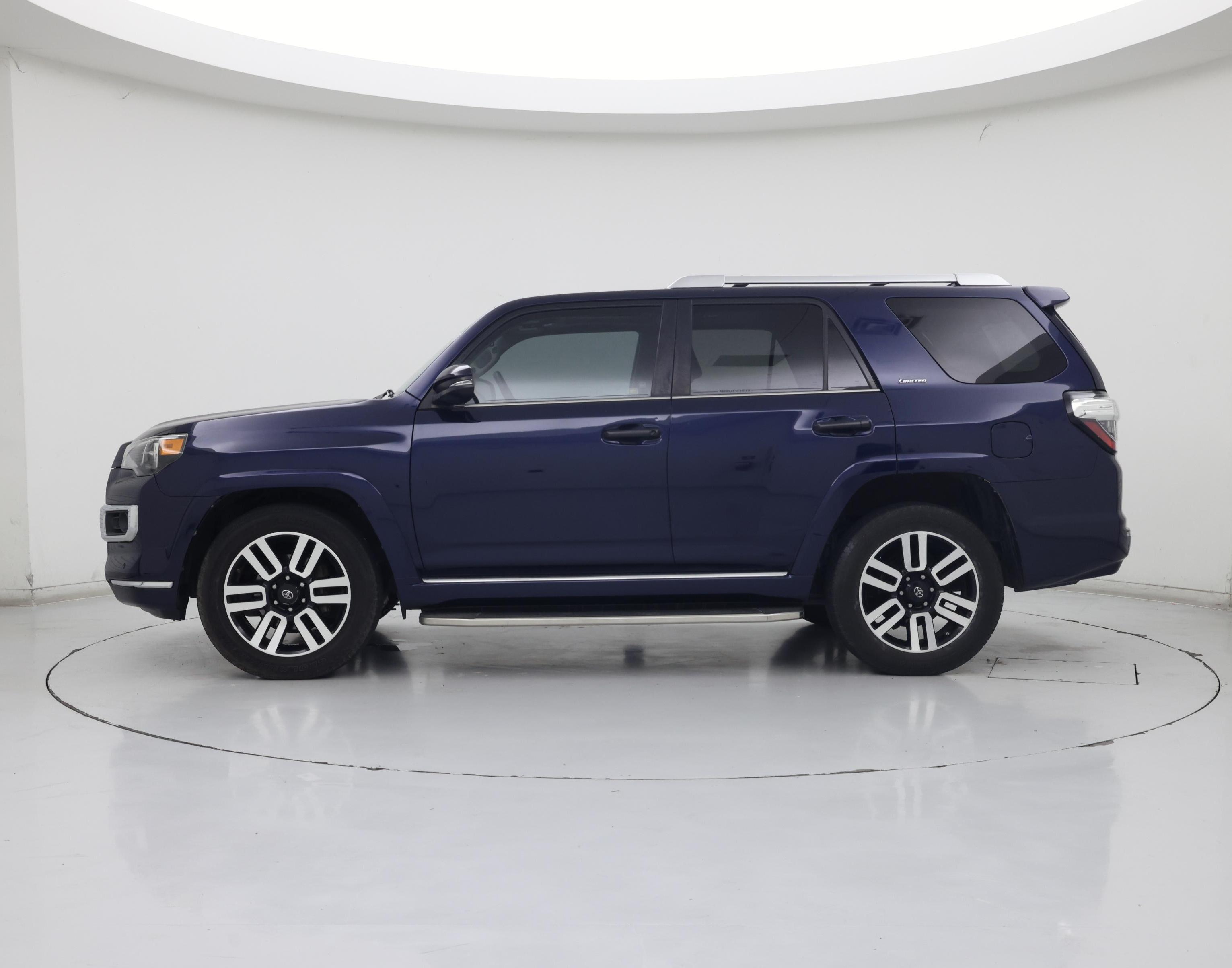 Thumbnail: 2017 Toyota 4Runner - 3