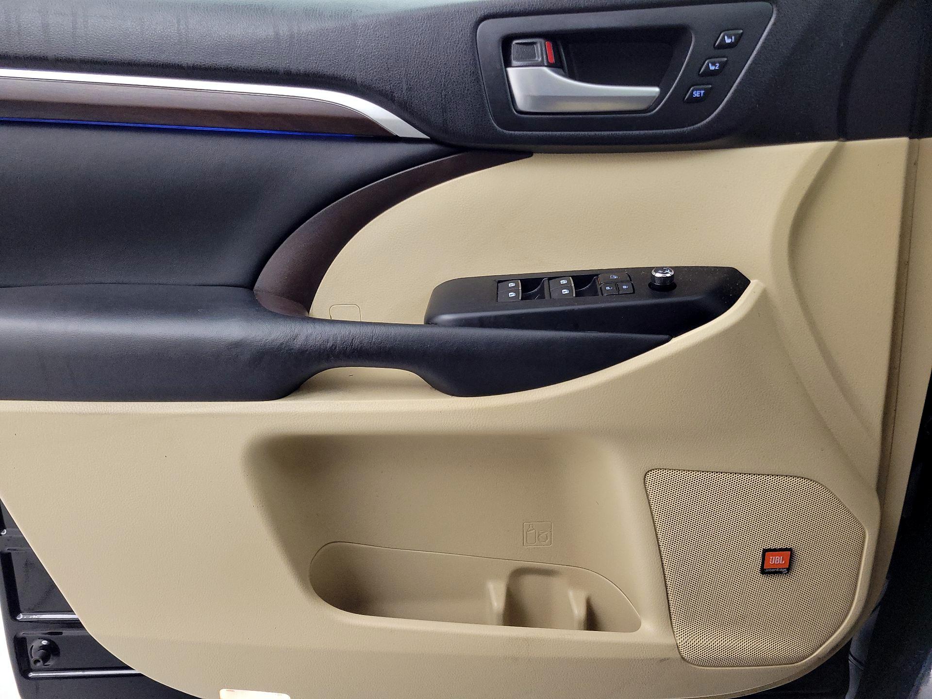 Thumbnail: 2015 Toyota Highlander - 12